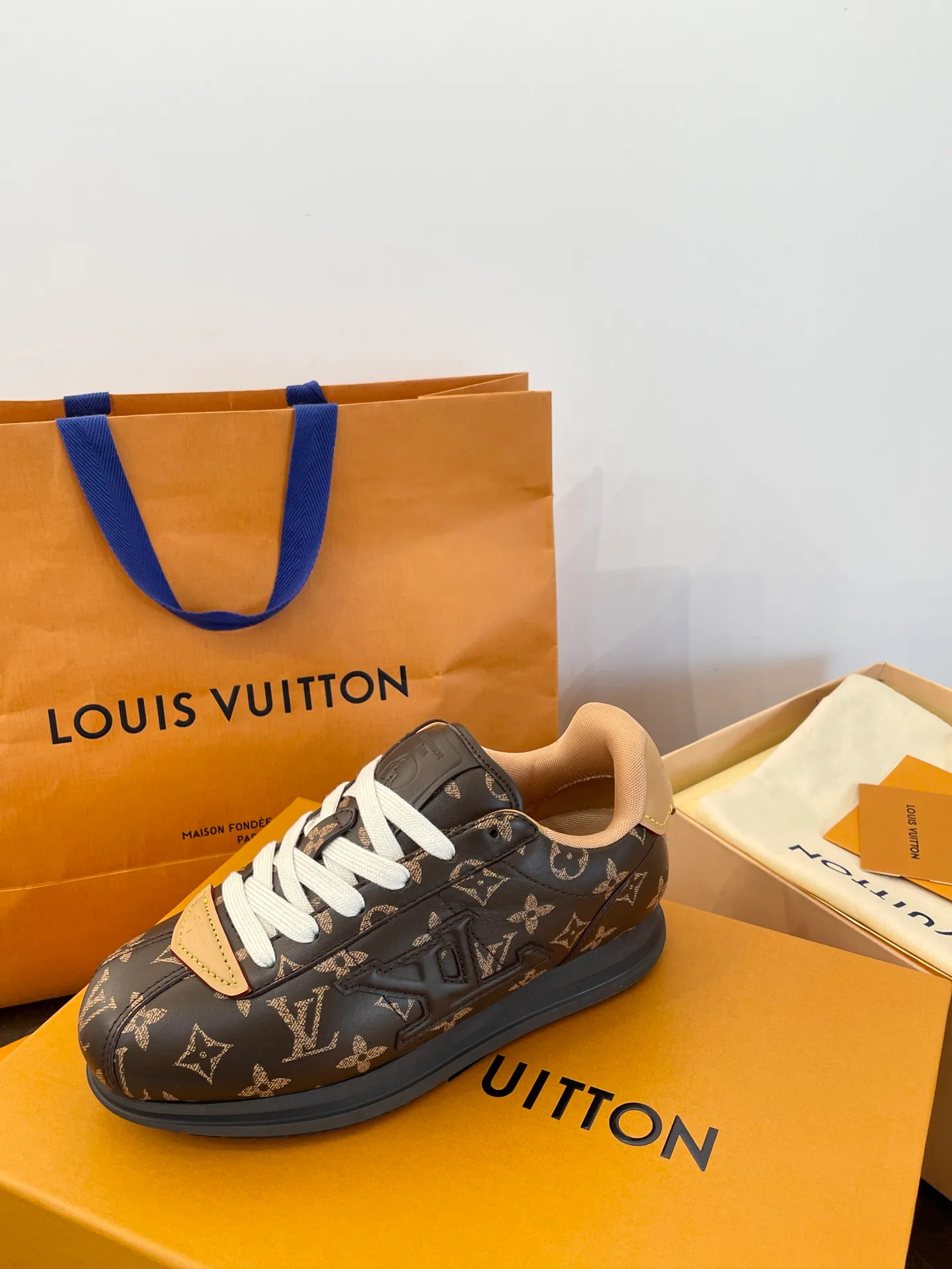 Кроссовки Женские Louis Vuitton 374000