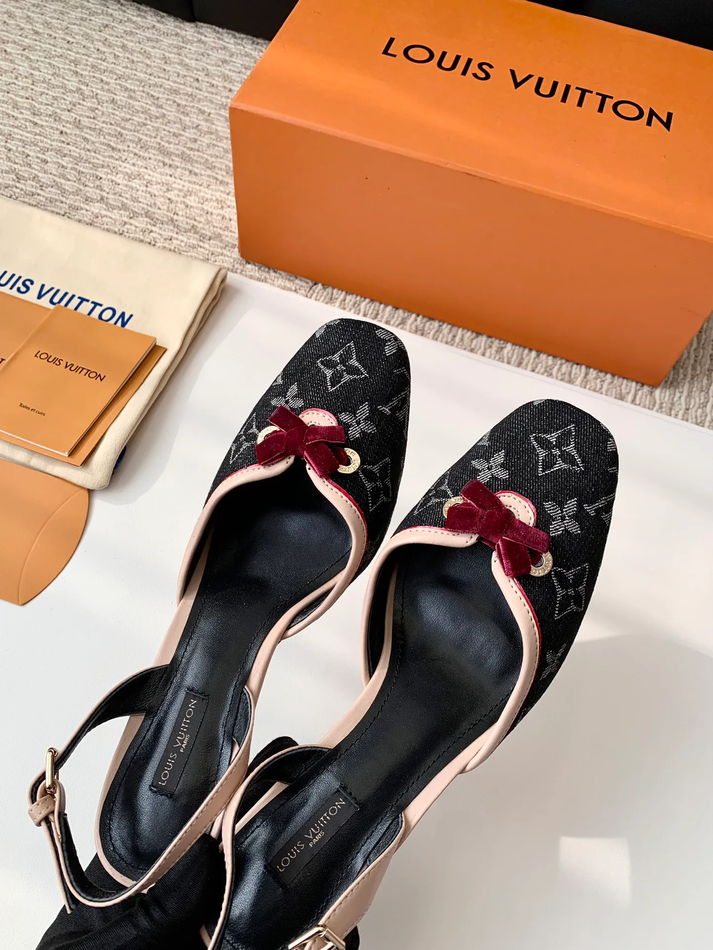 Босоножки Женские Louis Vuitton 11263774