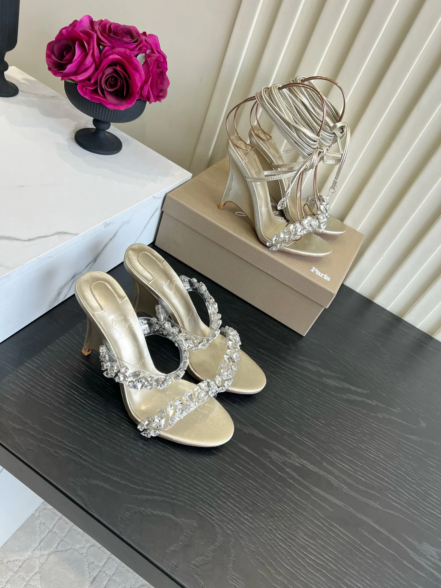 Босоножки Женские Christian Louboutin 18614259