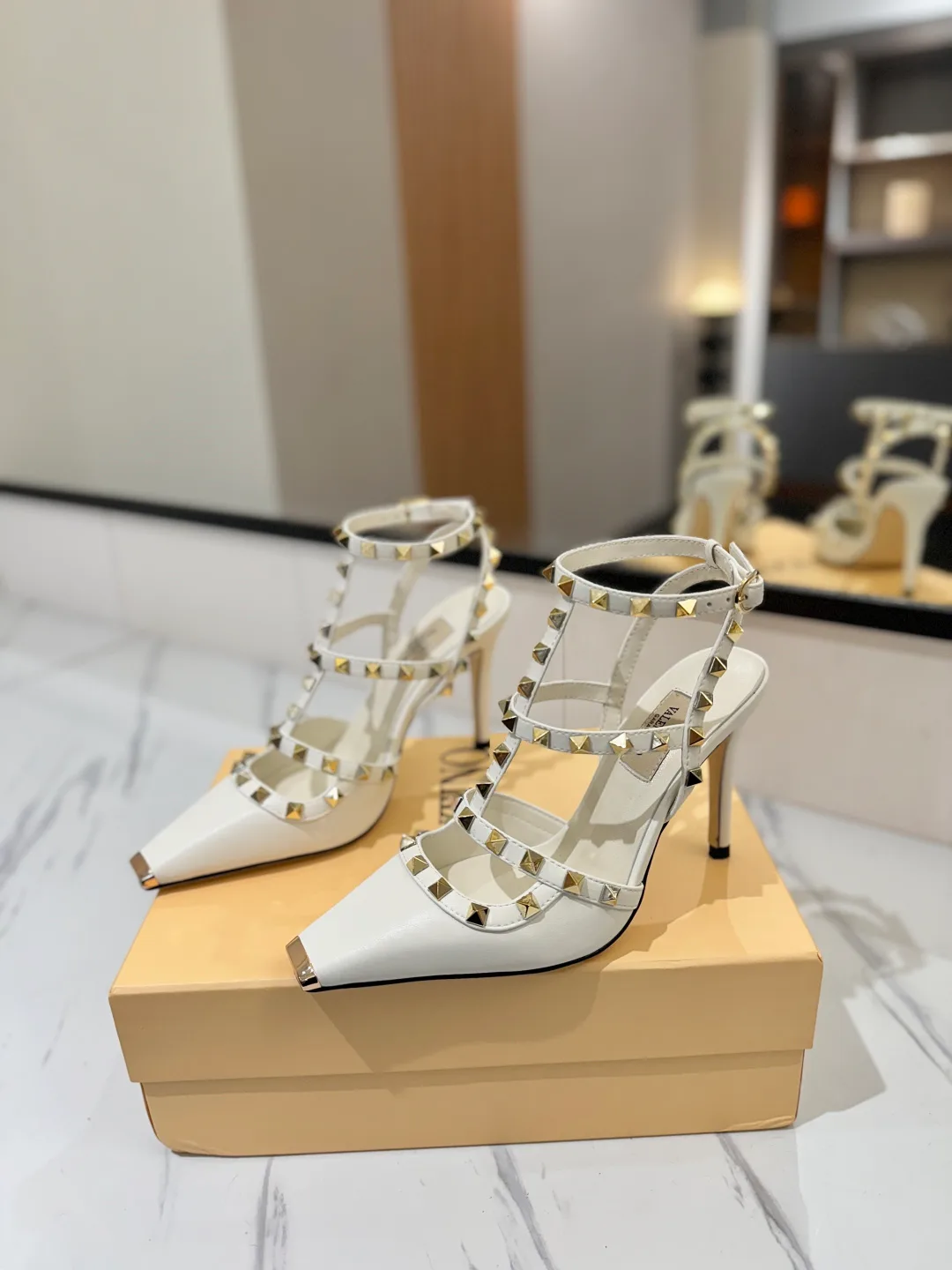 Босоножки Женские Valentino 17366646