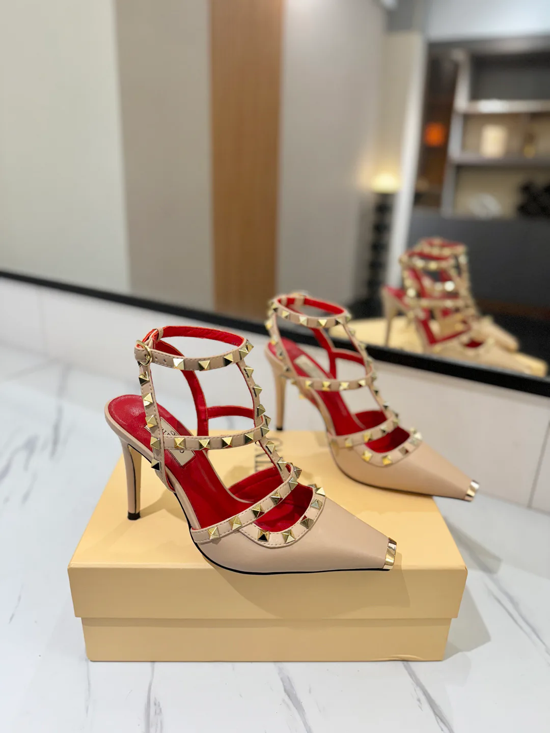 Босоножки Женские Valentino 17305539