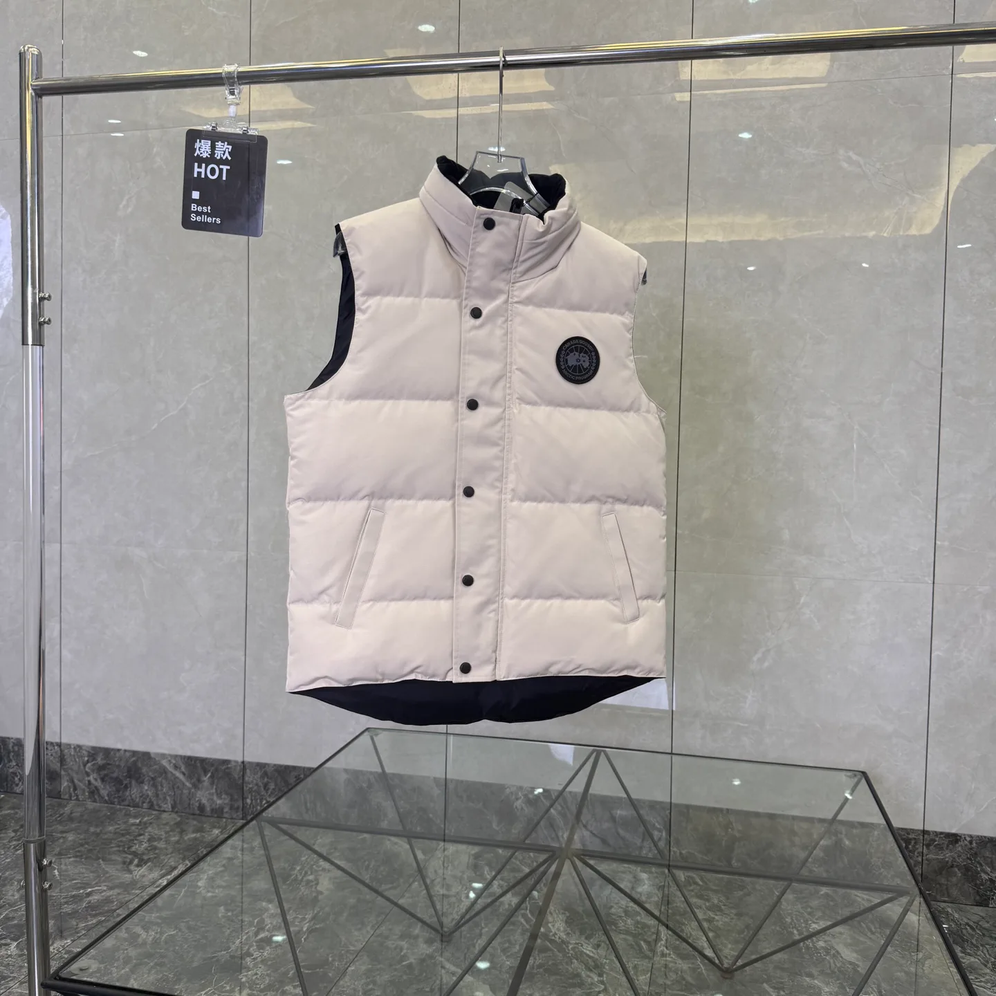 Жилеты Женские Canada Goose 17949429