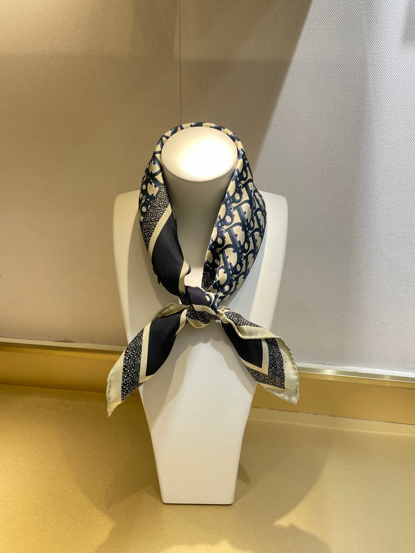 Платки Christian Dior 6874487