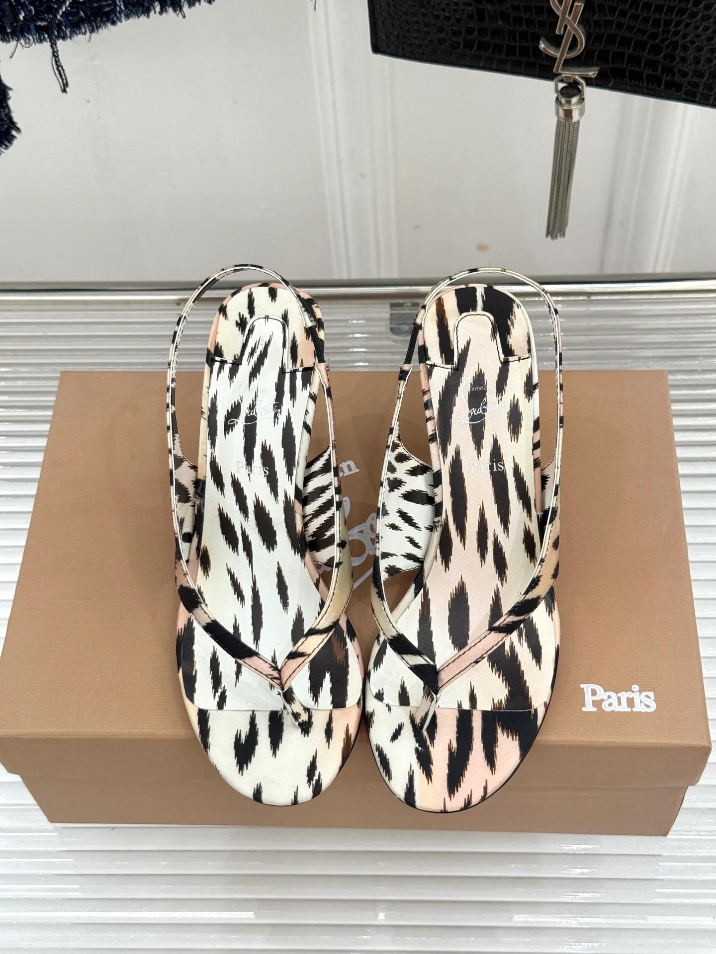 Босоножки Женские Christian Louboutin 18549077