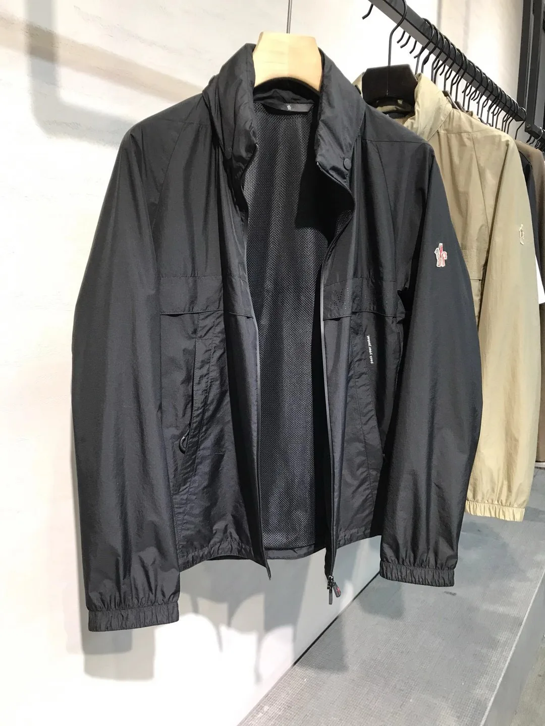 Куртки И Пуховики Мужские Moncler 11651513