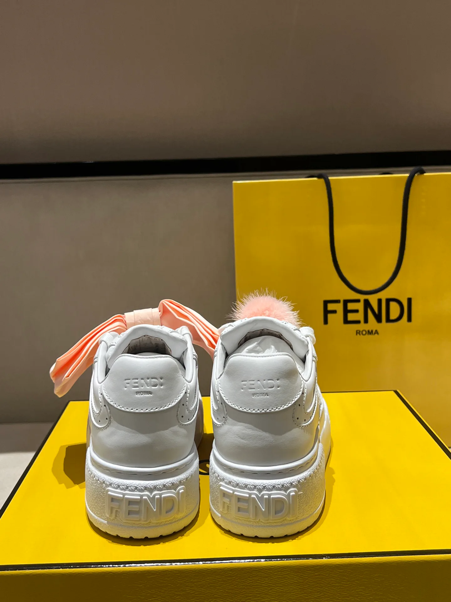 Кроссовки Женские Fendi 18020695