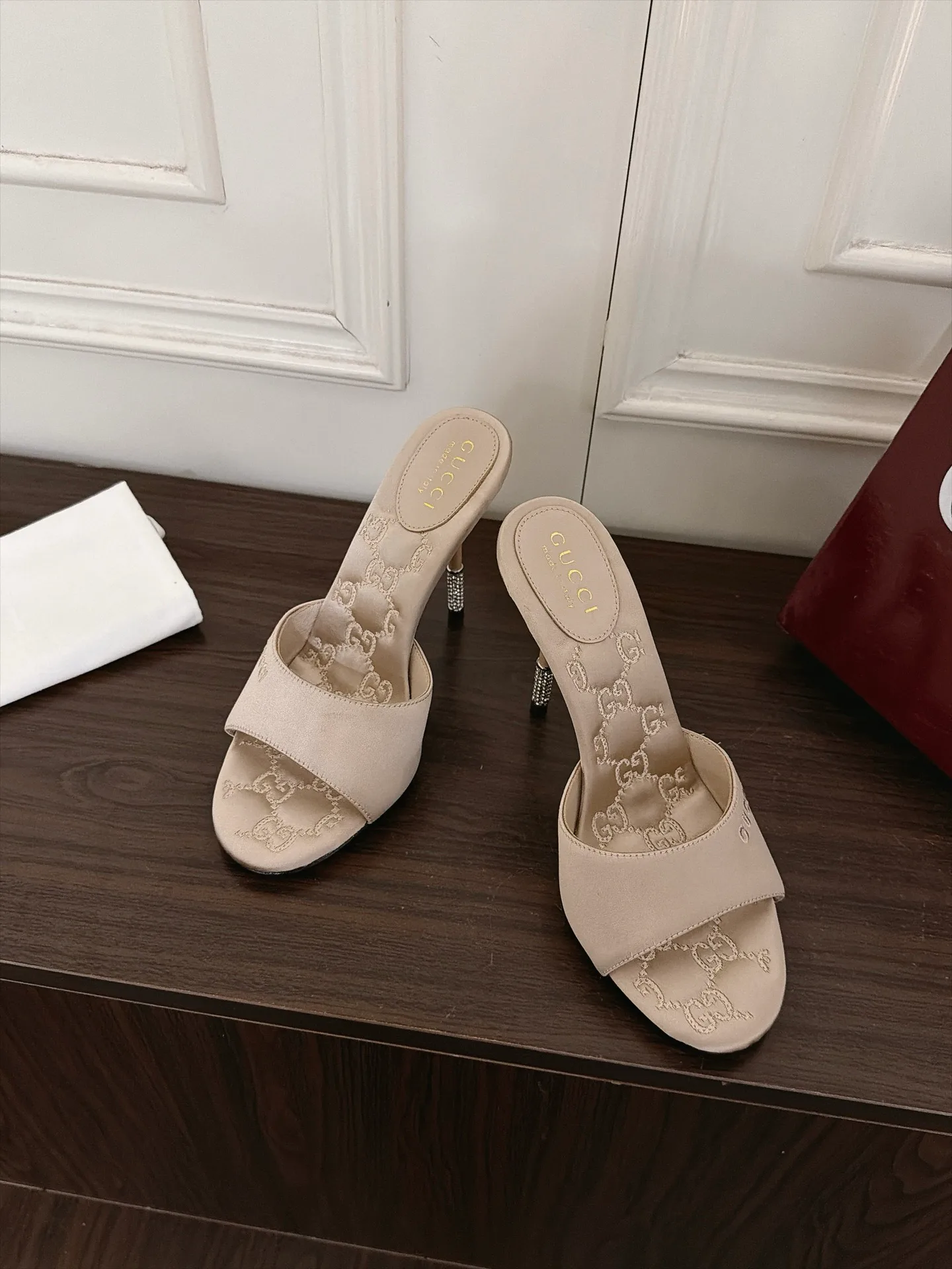 Босоножки Женские Gucci 18120658