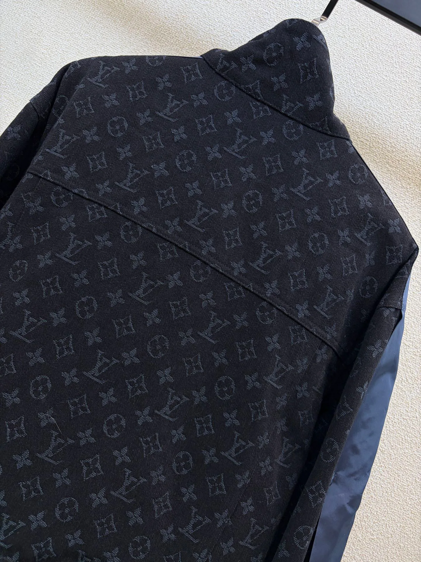 Куртки И Пуховики Женские Louis Vuitton 18408056