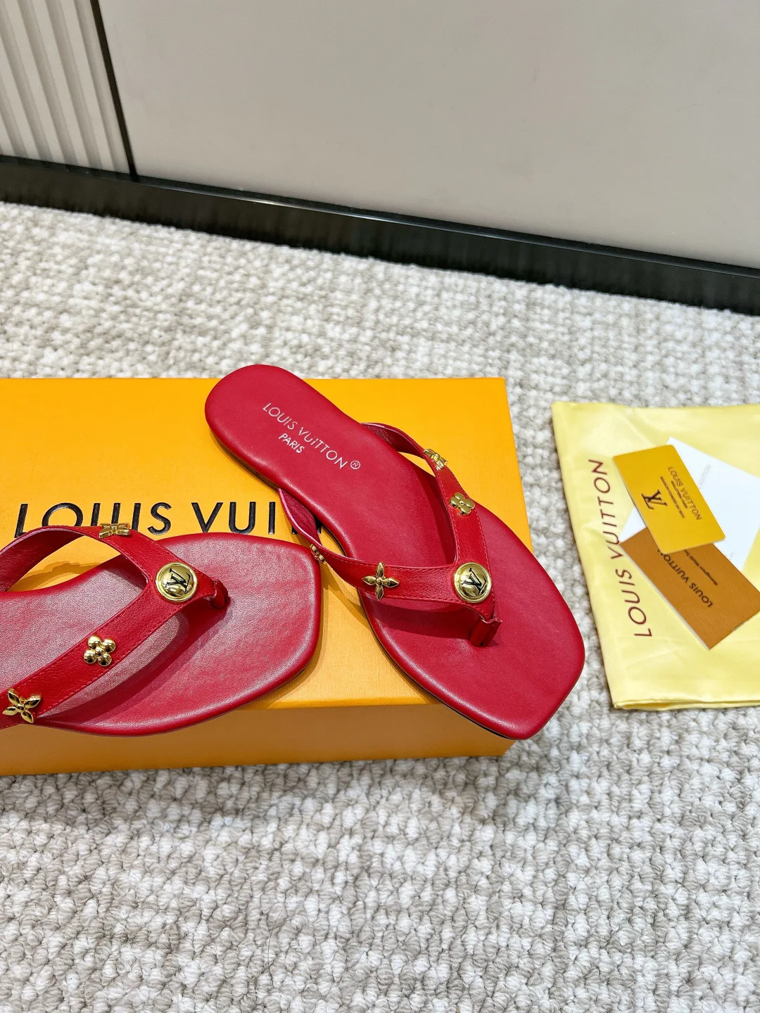 Шлепанцы Женские Louis Vuitton 14228003