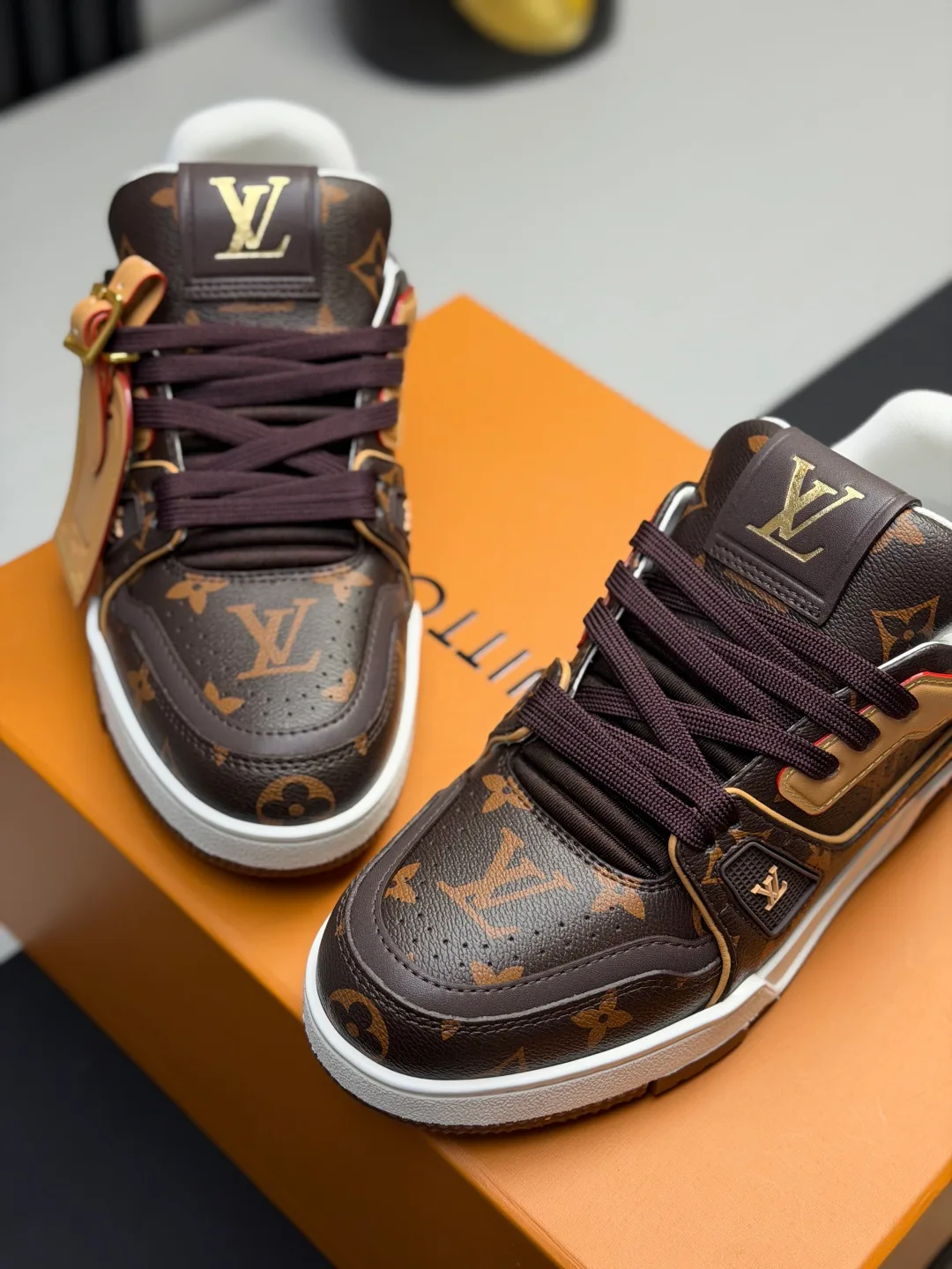 Кроссовки Женские Louis Vuitton 18011586