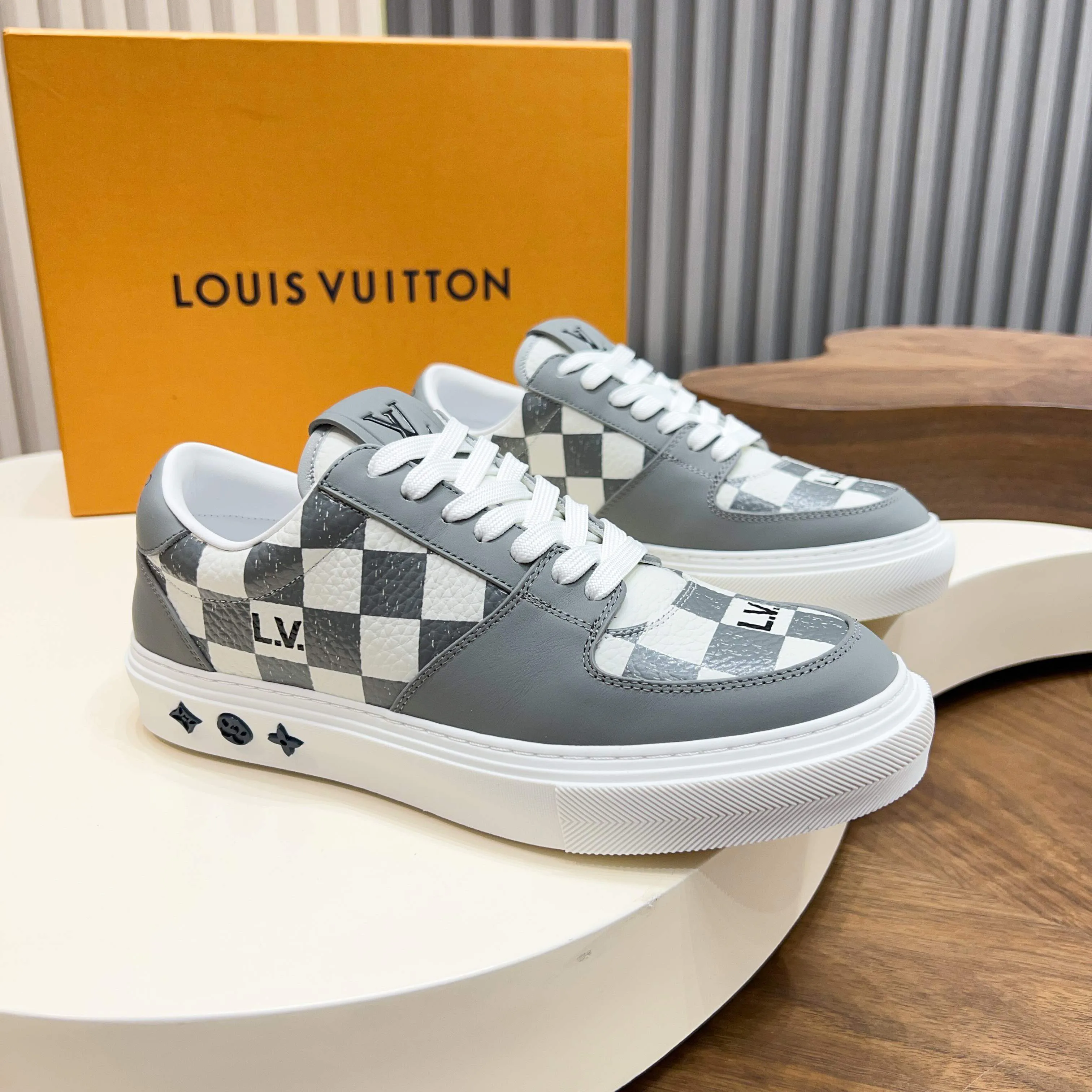Кроссовки Мужские Louis Vuitton 18117104