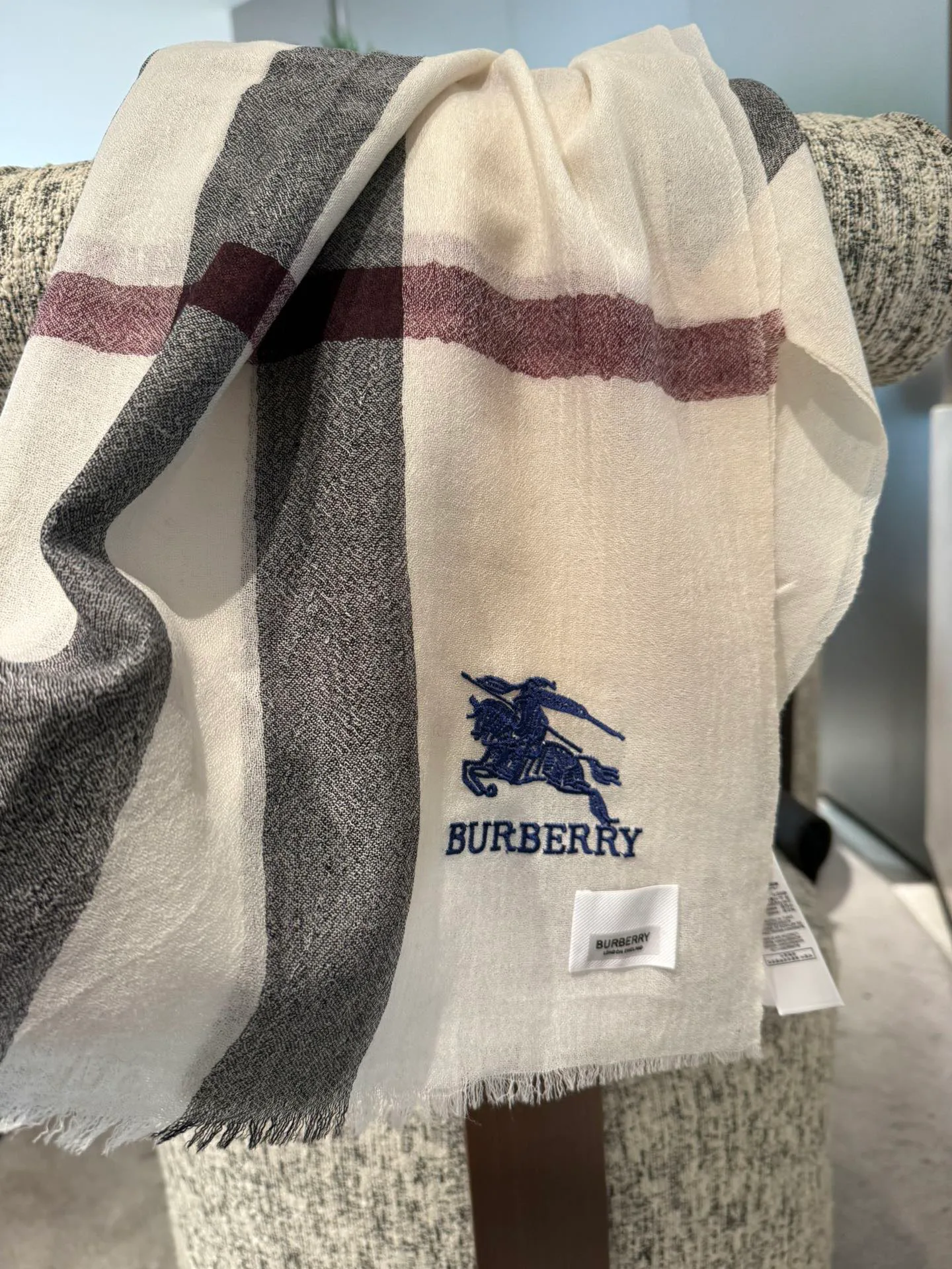 Шарфы Burberry 18222429