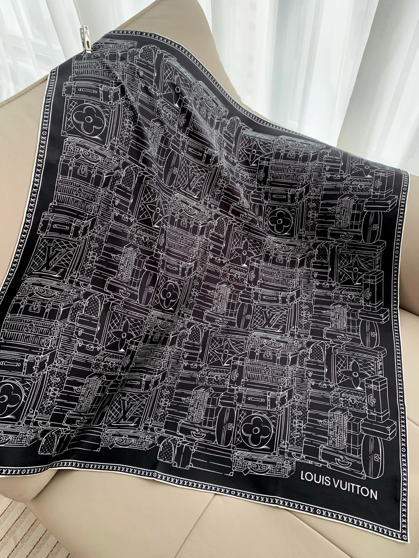 Платки Louis Vuitton 18675526