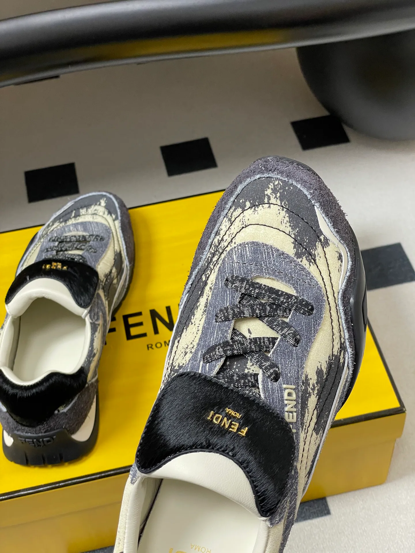 Кроссовки Женские Fendi 289807