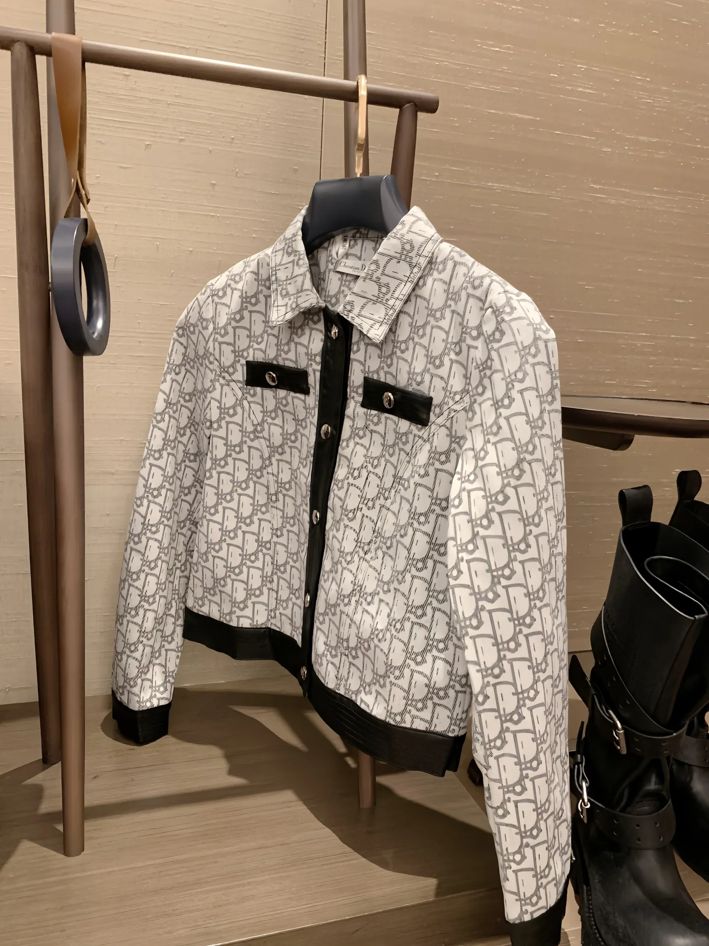 Куртки И Пуховики Женские Louis Vuitton 933915