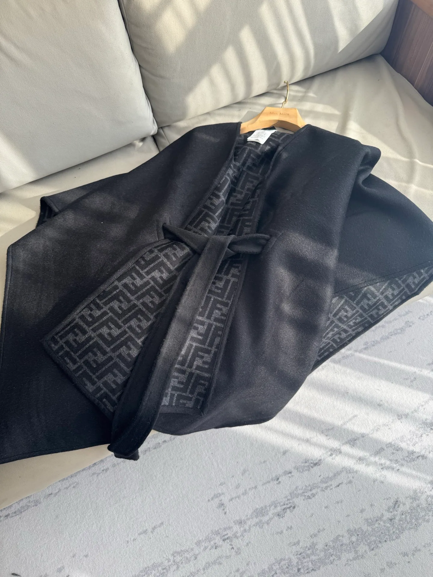 Пальто Женские Fendi 18361622