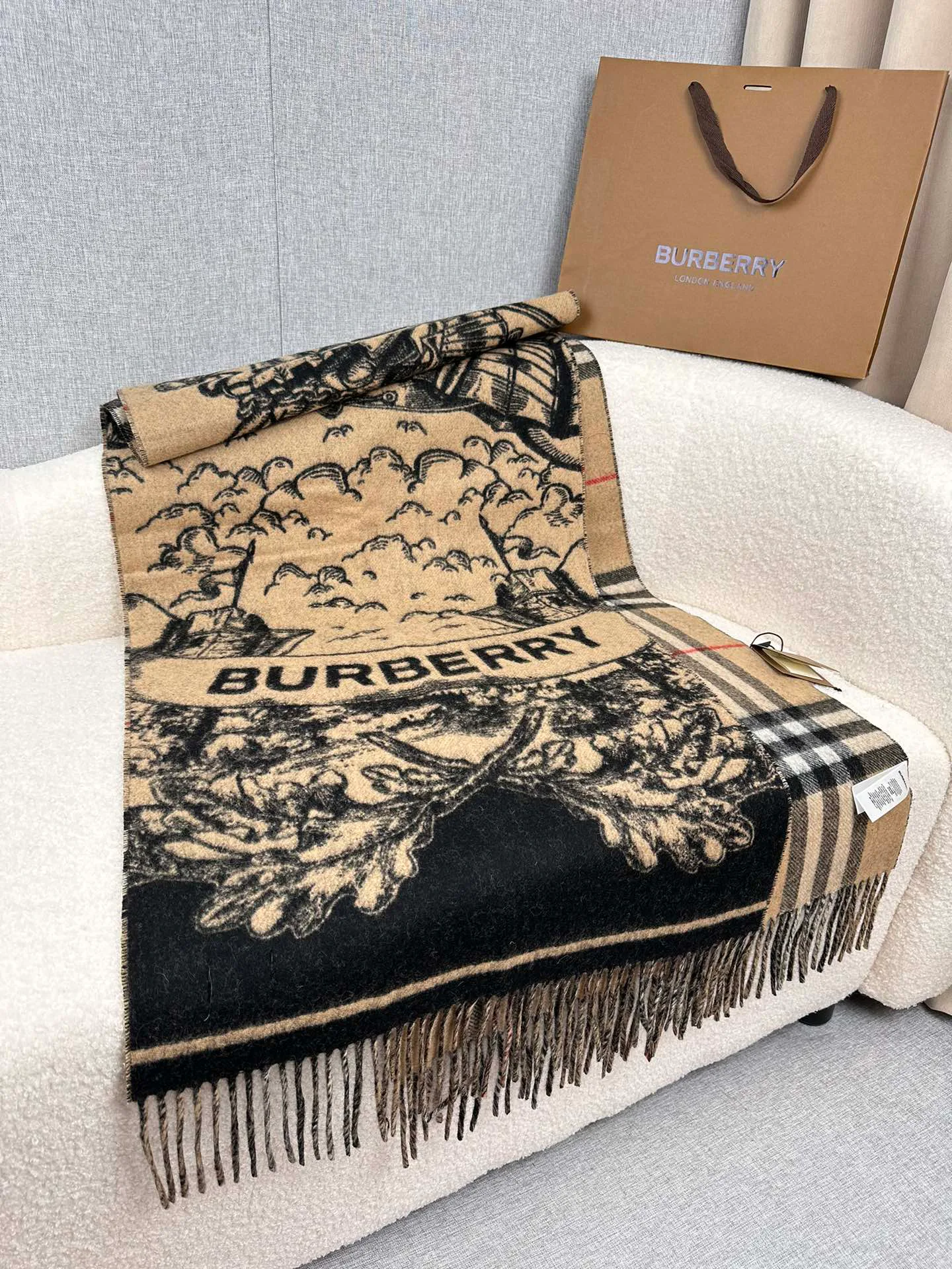 Шарфы Burberry 18675474