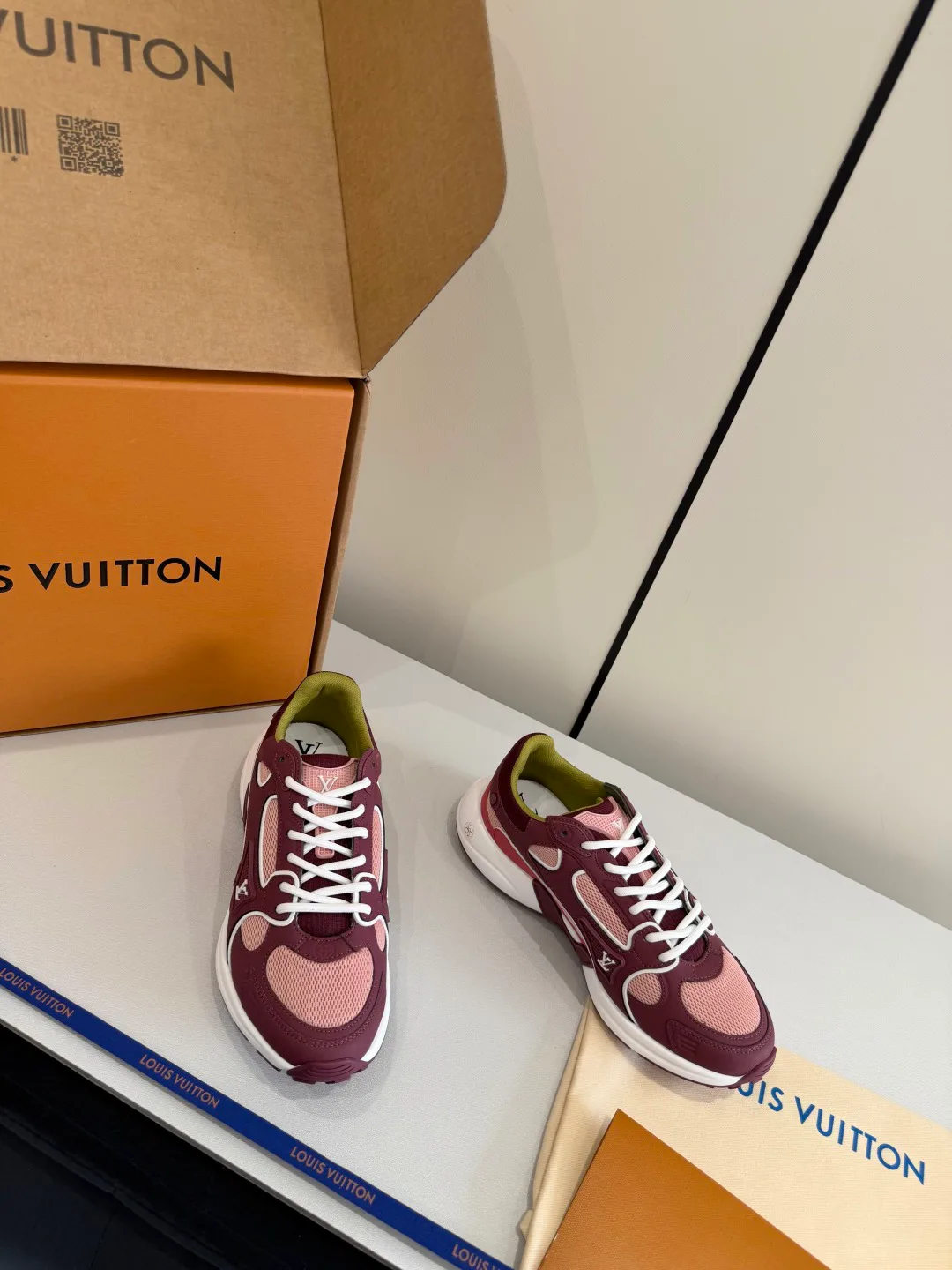 Кроссовки Женские Louis Vuitton 11497551