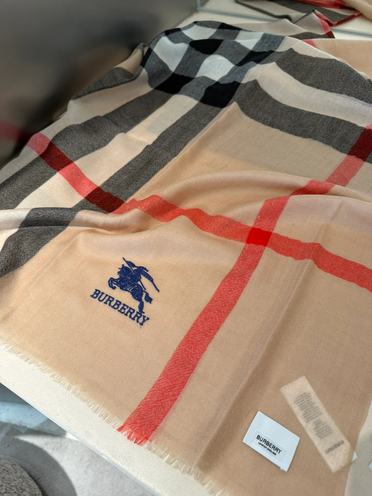 Шарфы Burberry 18275108