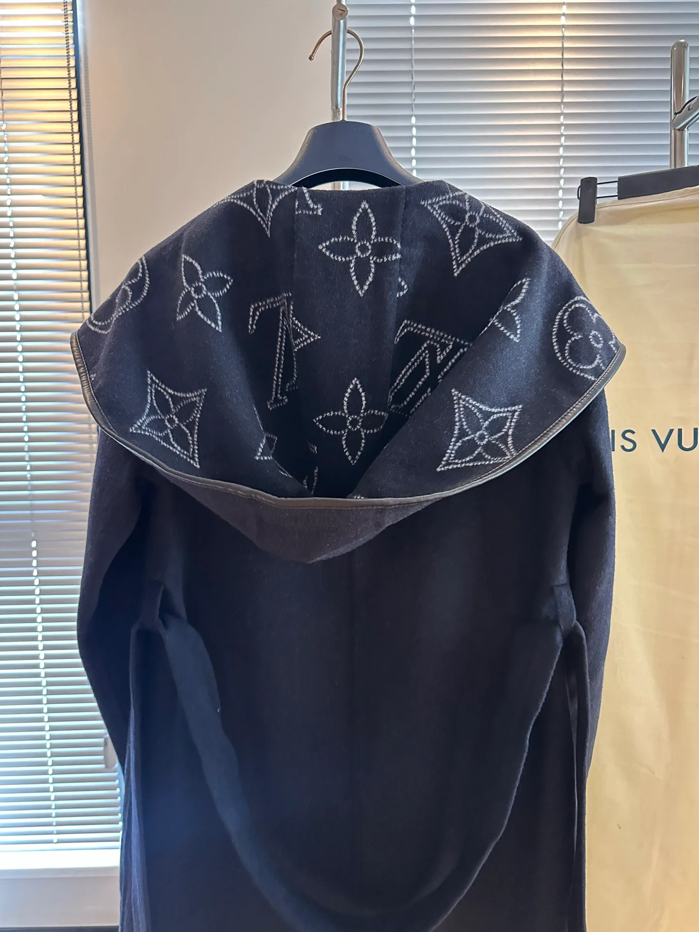 Пальто Женские Louis Vuitton 19189553