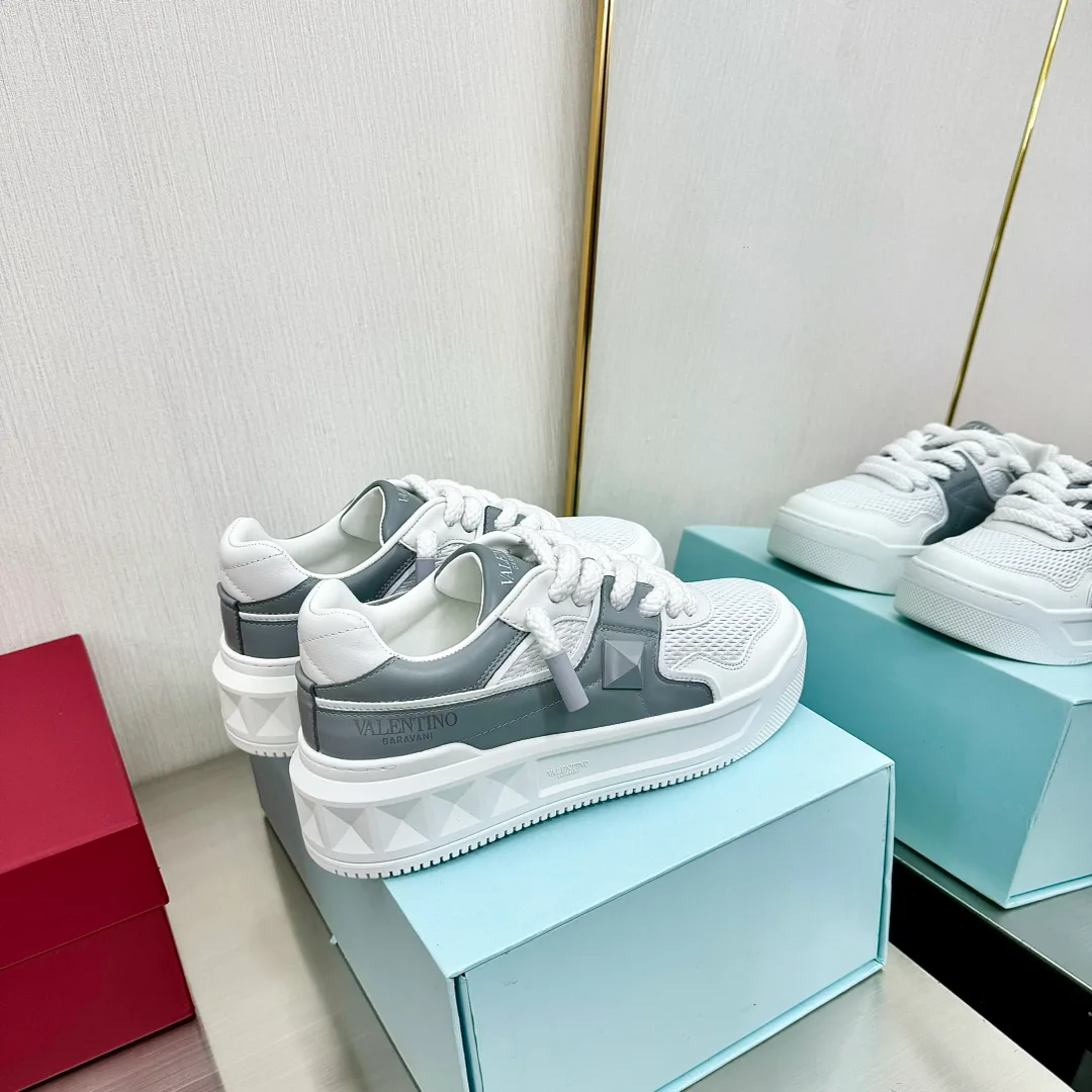 Кроссовки Женские Valentino 17904340