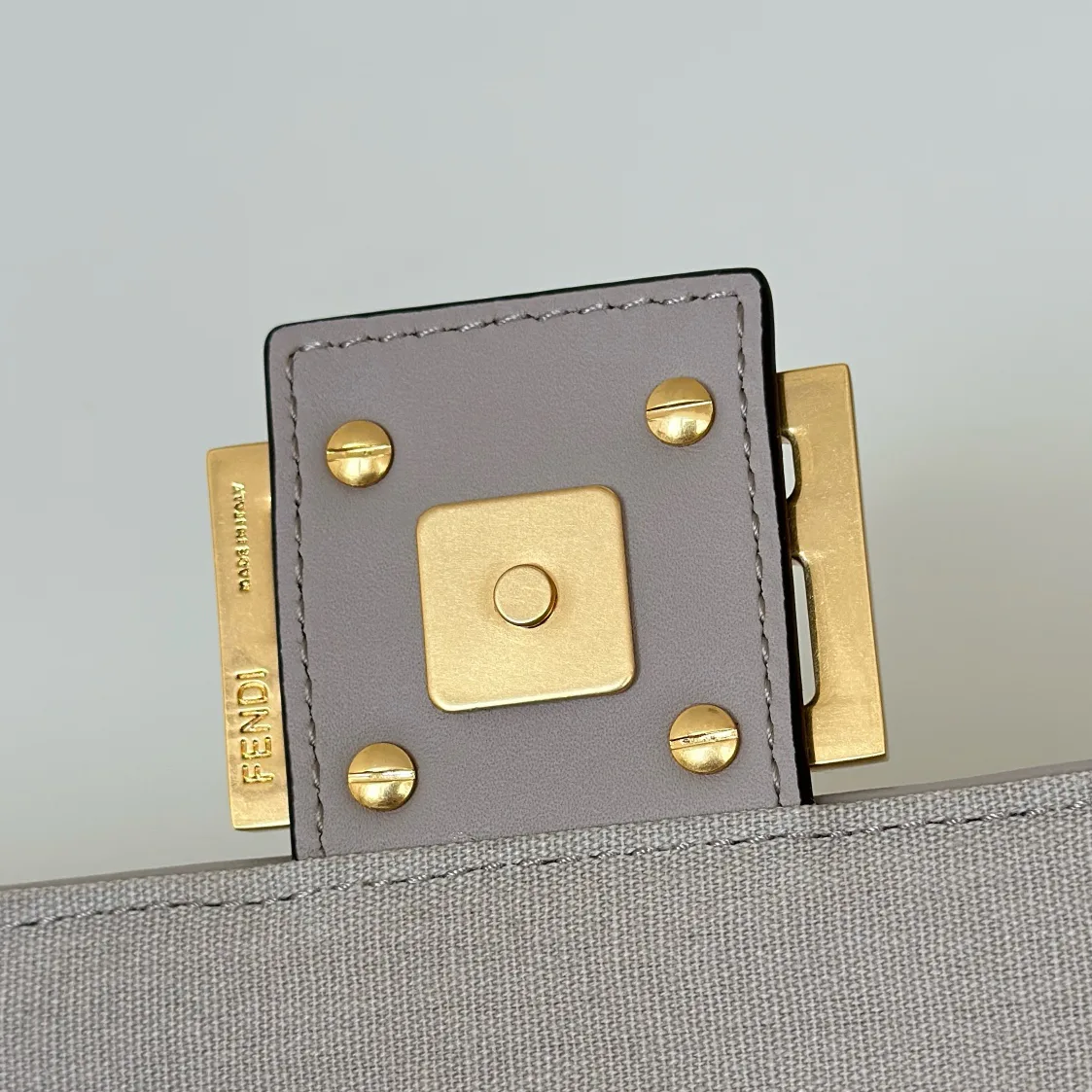 Классические Сумки Женские Fendi 18116176