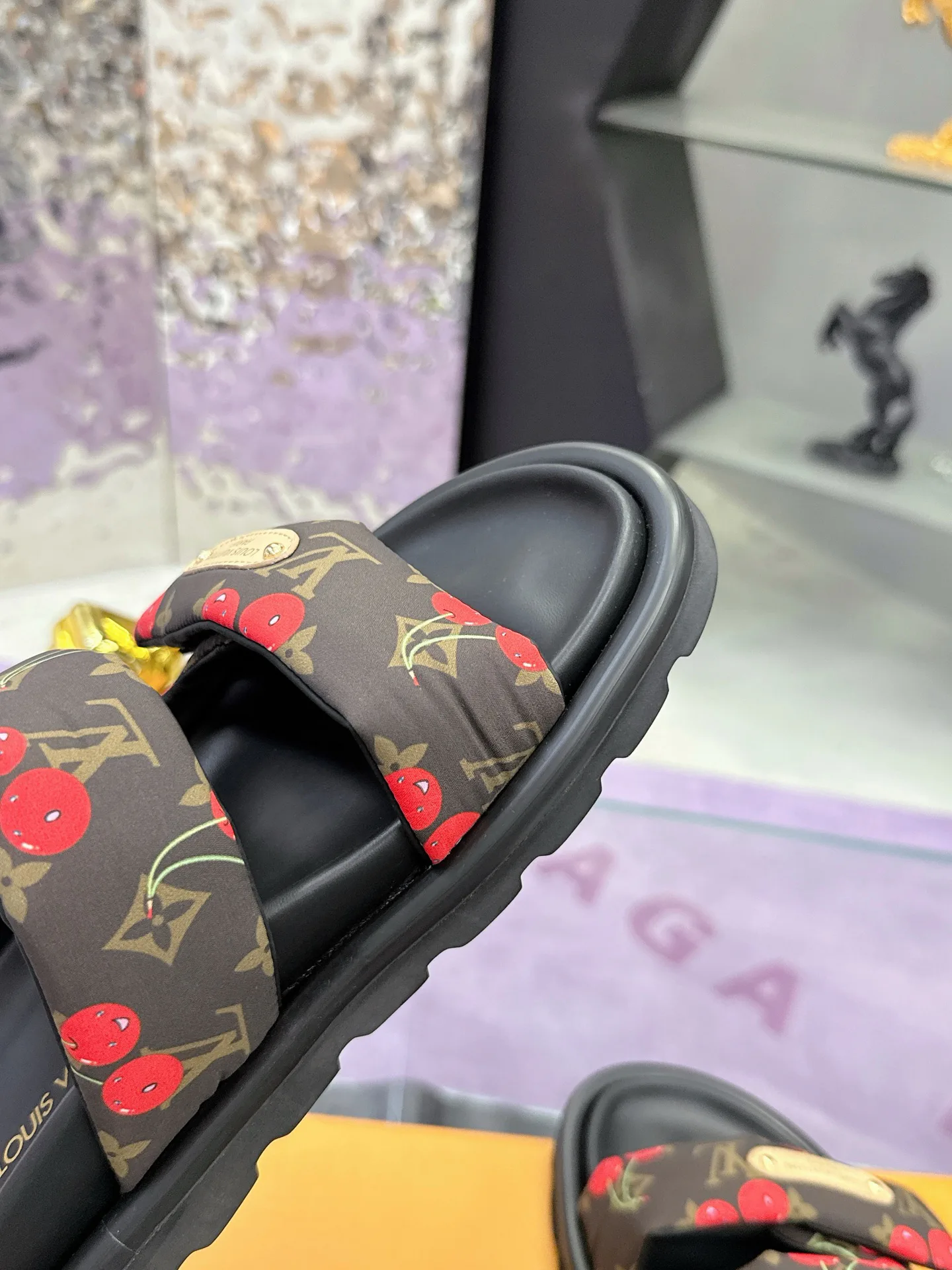 Шлепанцы Женские Louis Vuitton 17530461
