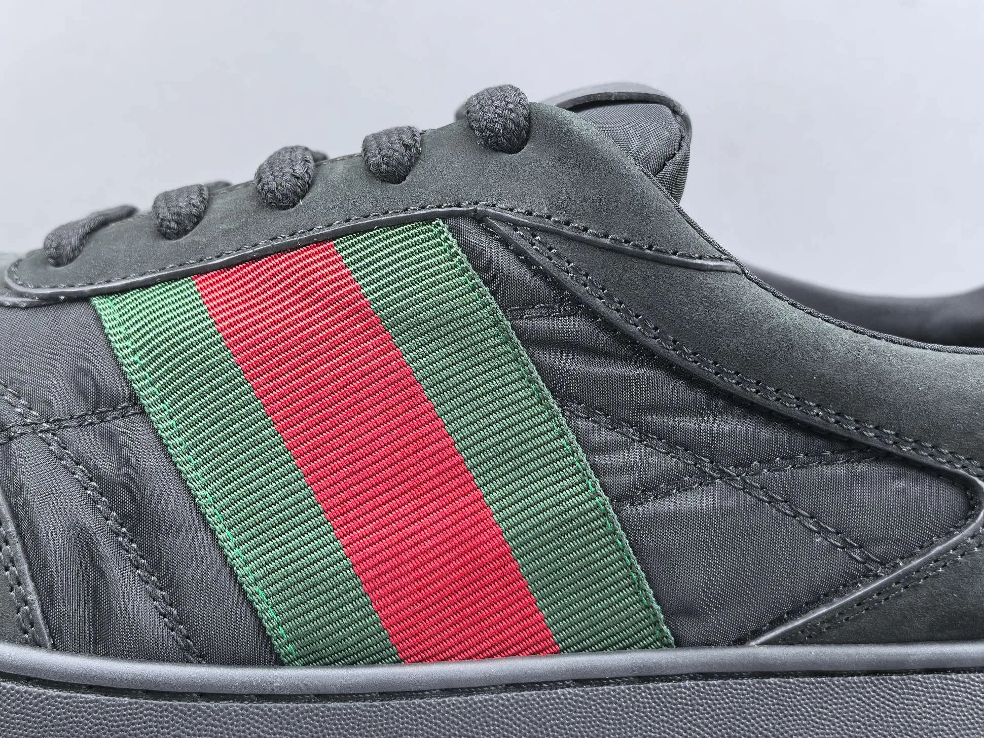 Кроссовки Женские Gucci 18552276