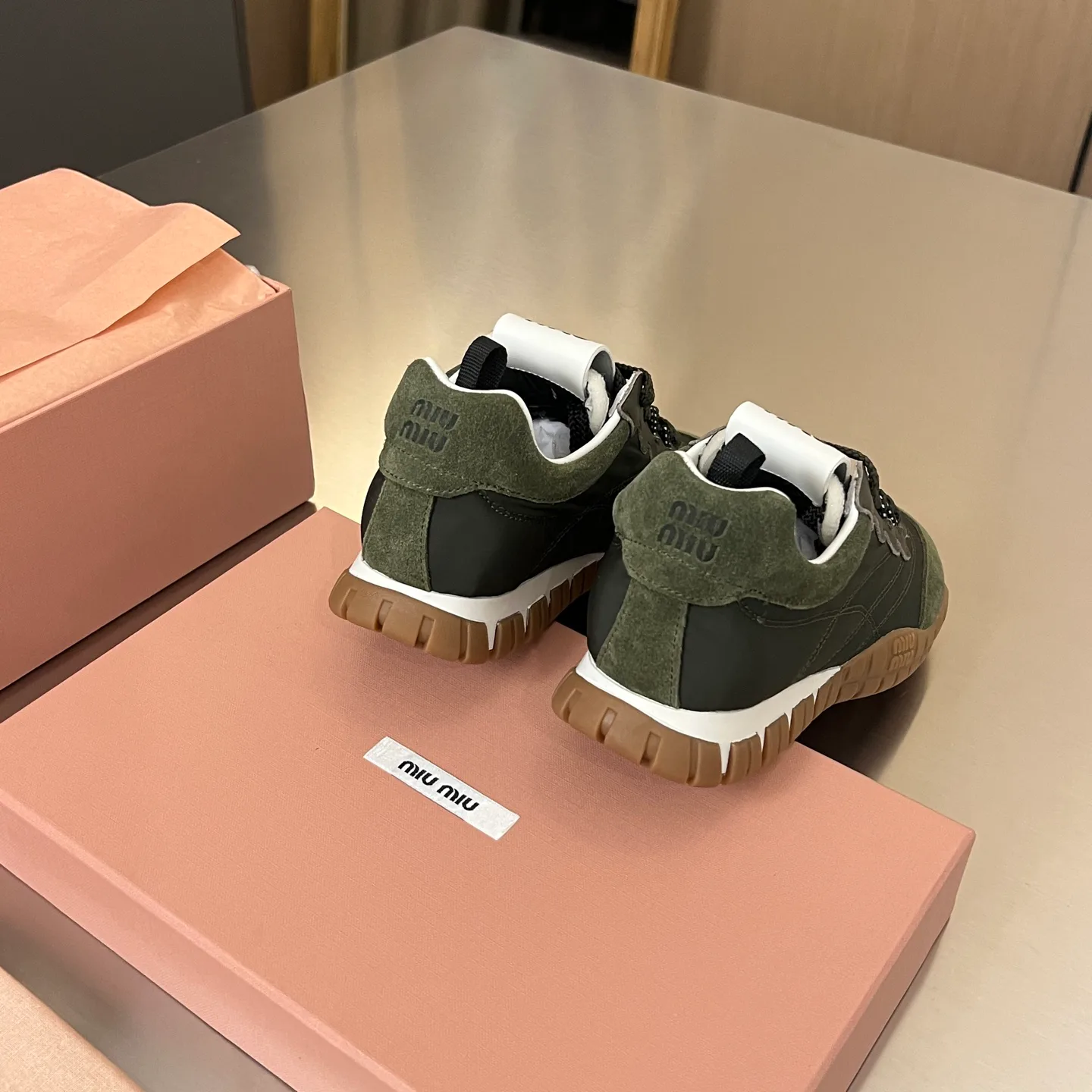 Кроссовки Женские Miu Miu 17968639