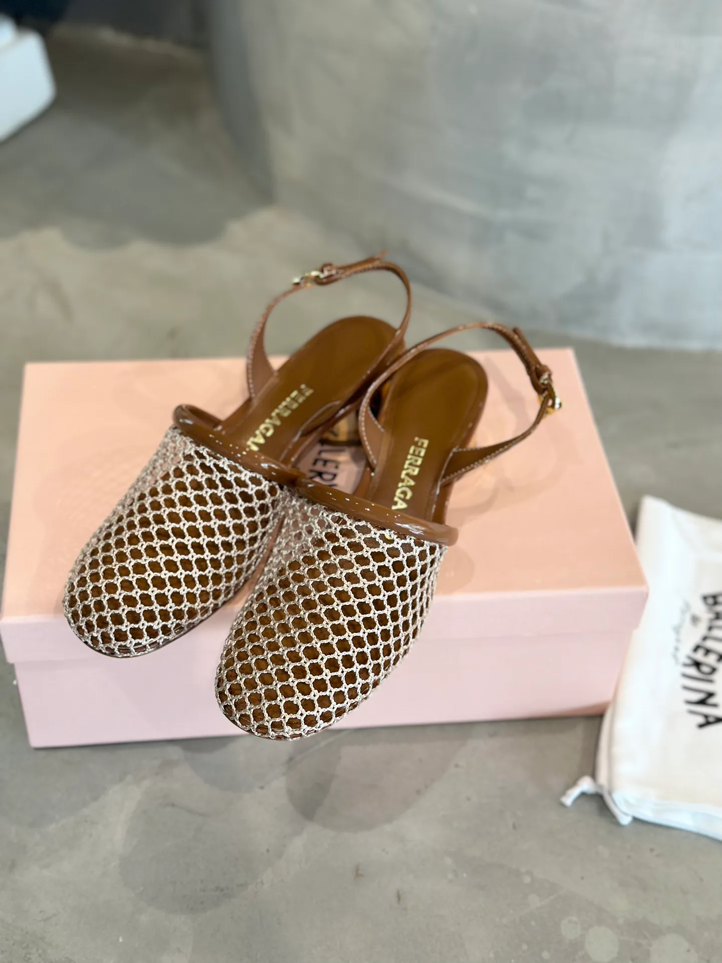 Босоножки Женские Salvatore Ferragamo 17642594