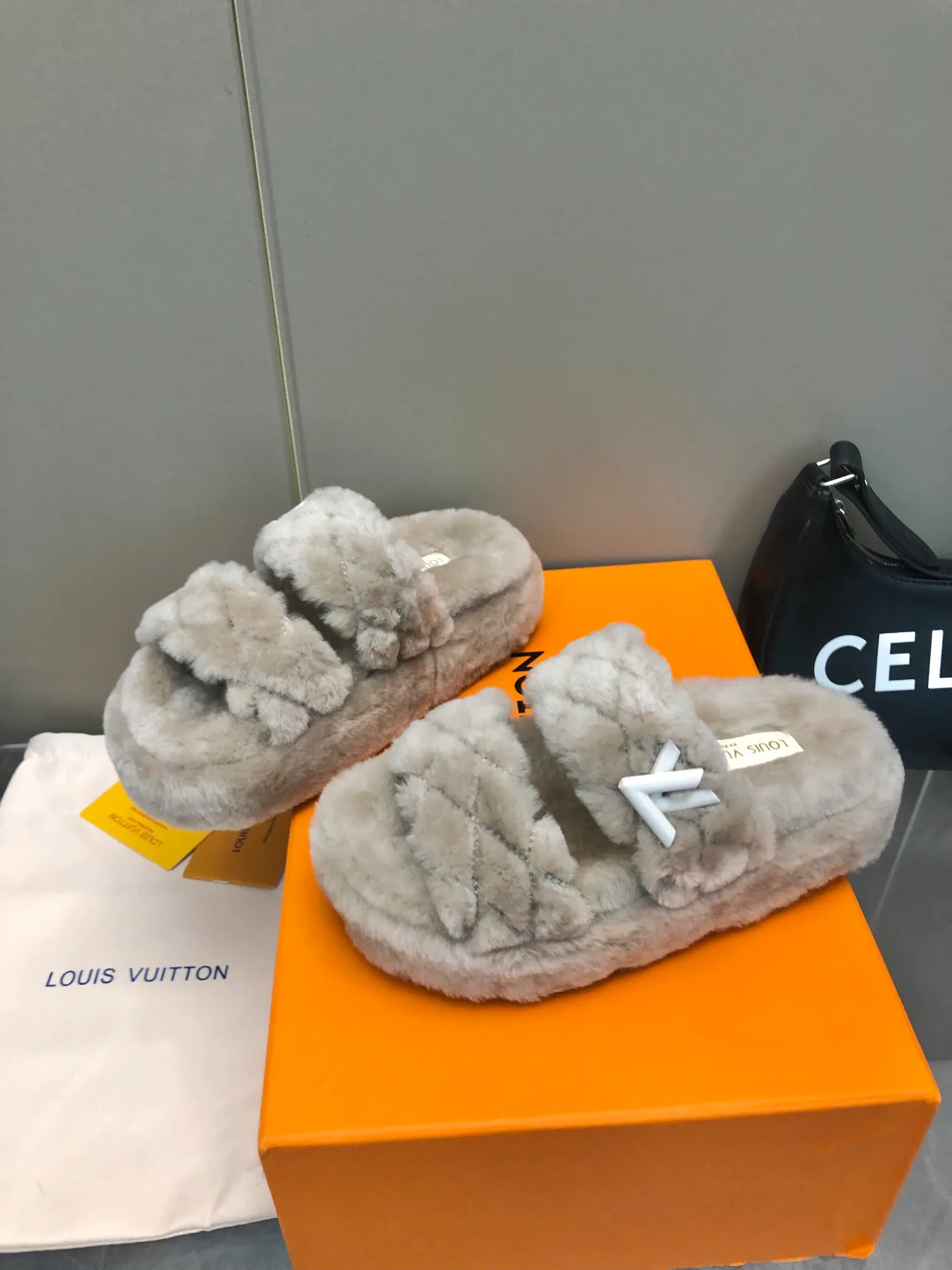 Тапочки Женские Louis Vuitton 914376