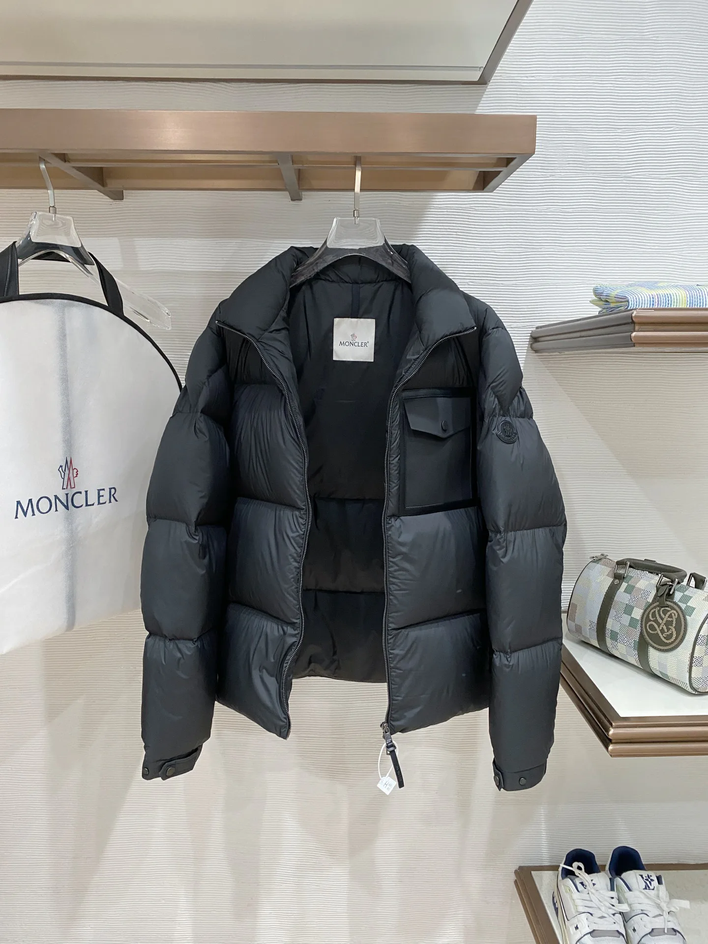 Куртки И Пуховики Мужские Moncler 17919138