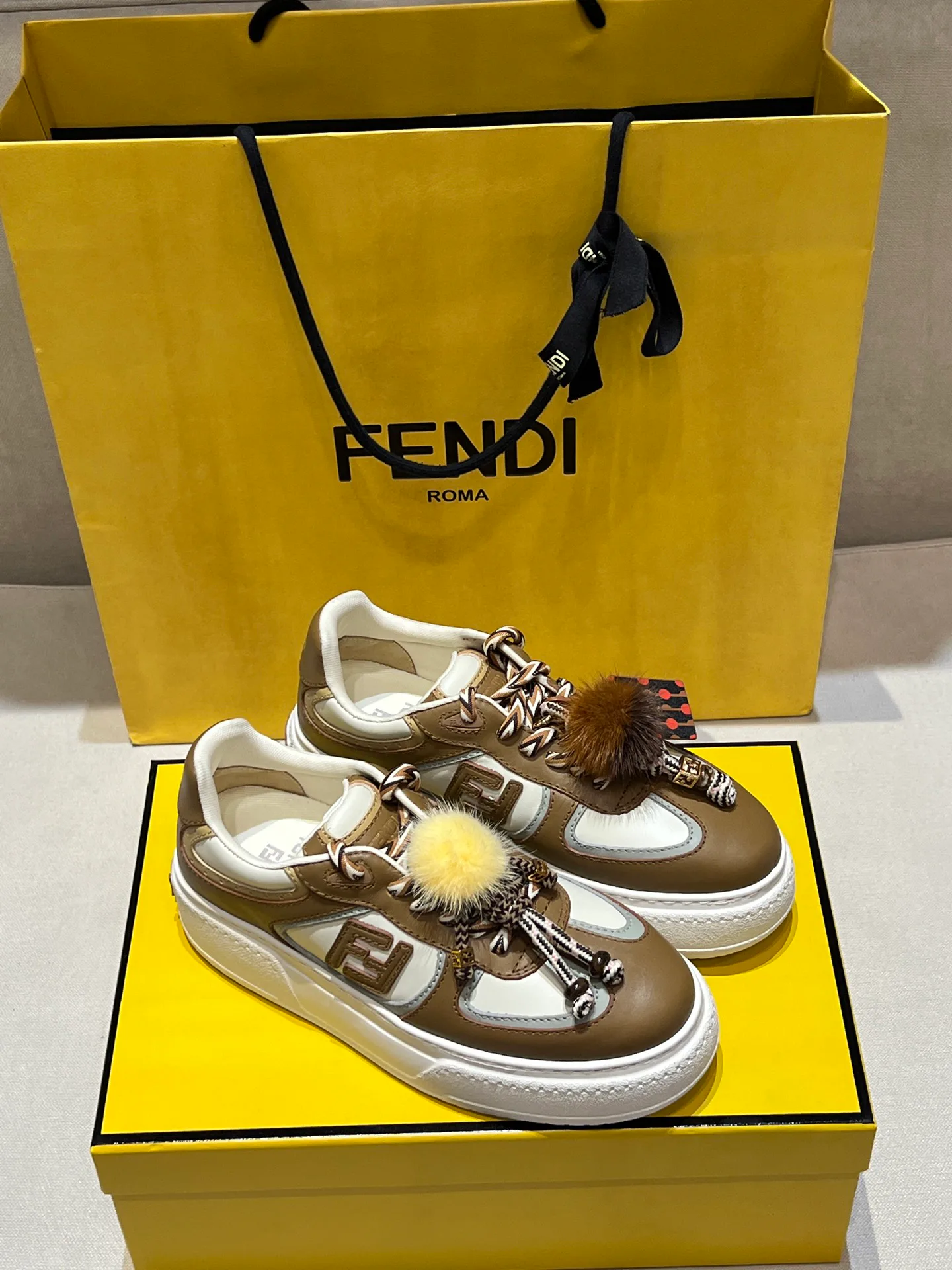 Кроссовки Женские Fendi 18020657
