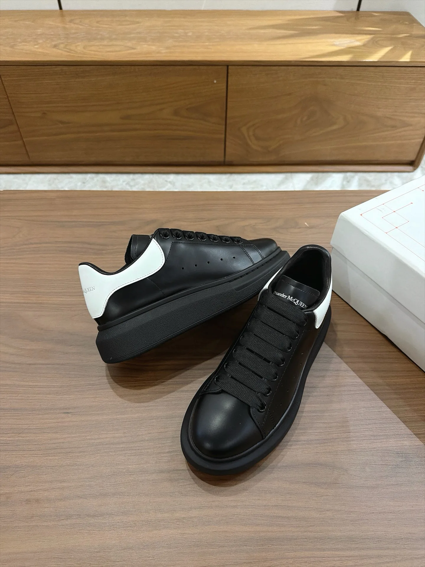 Кроссовки Женские Alexander Mcqueen 18373663