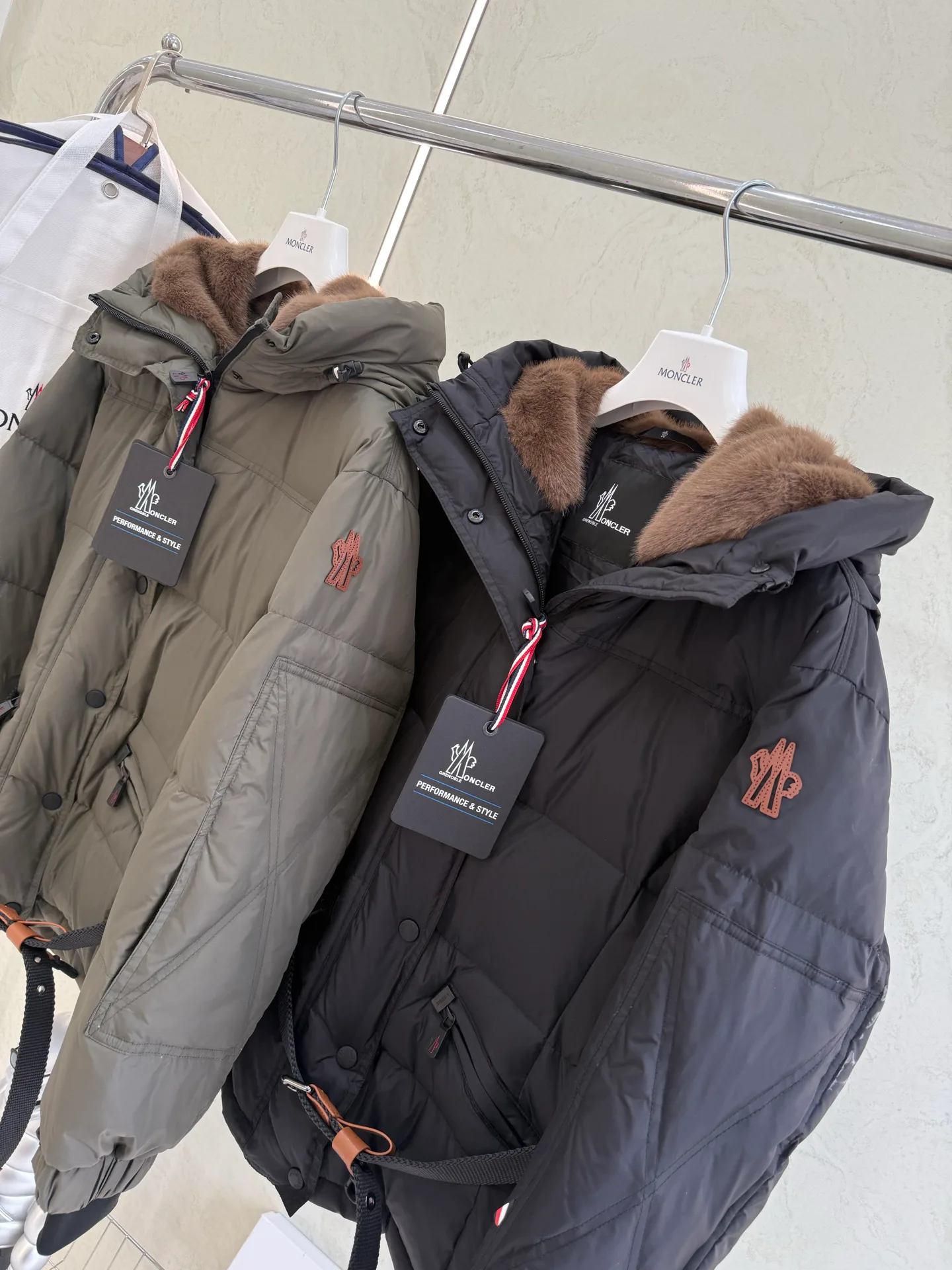 Куртки И Пуховики Женские Moncler 18043561