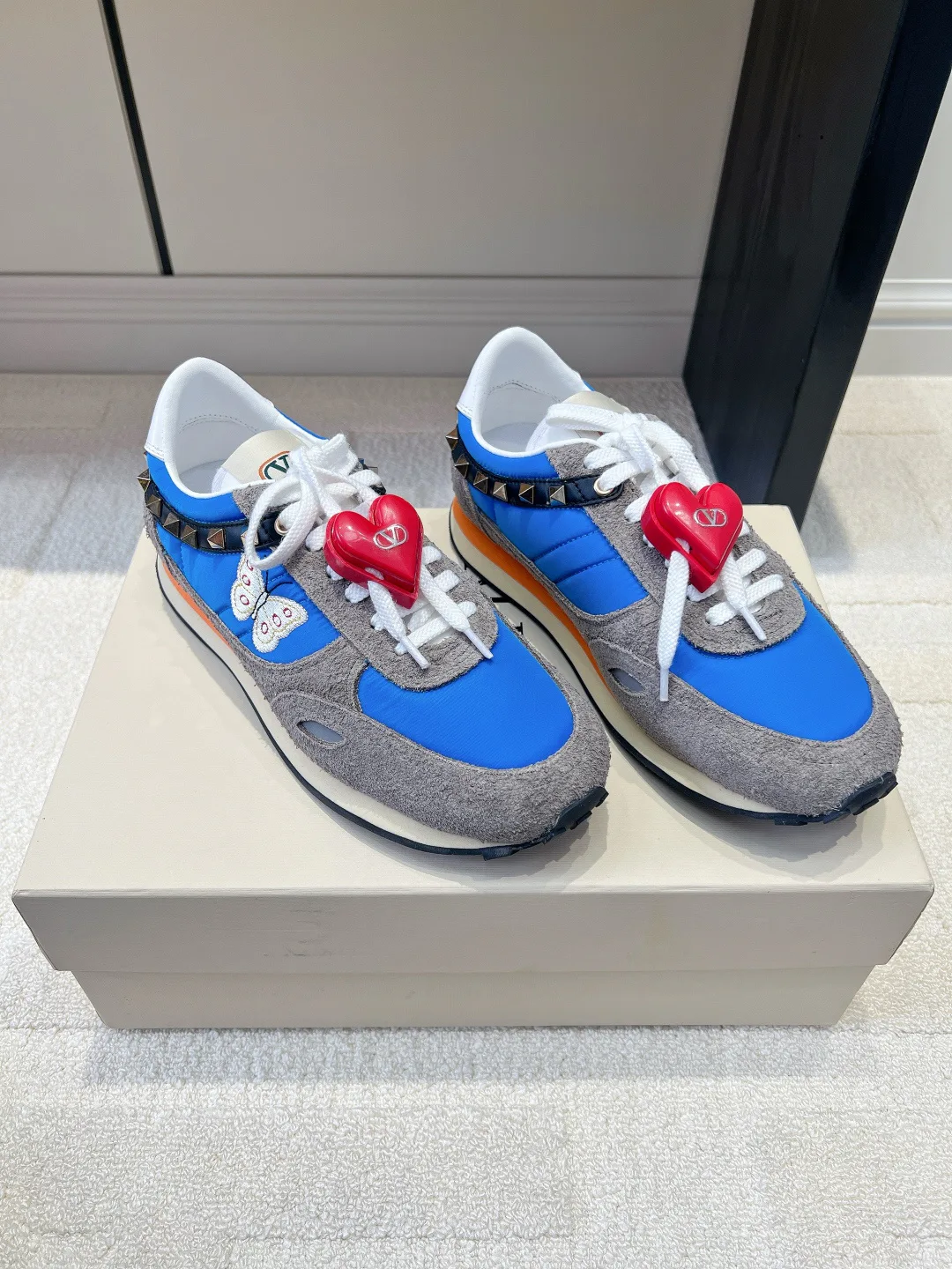 Кроссовки Женские Valentino 18436566