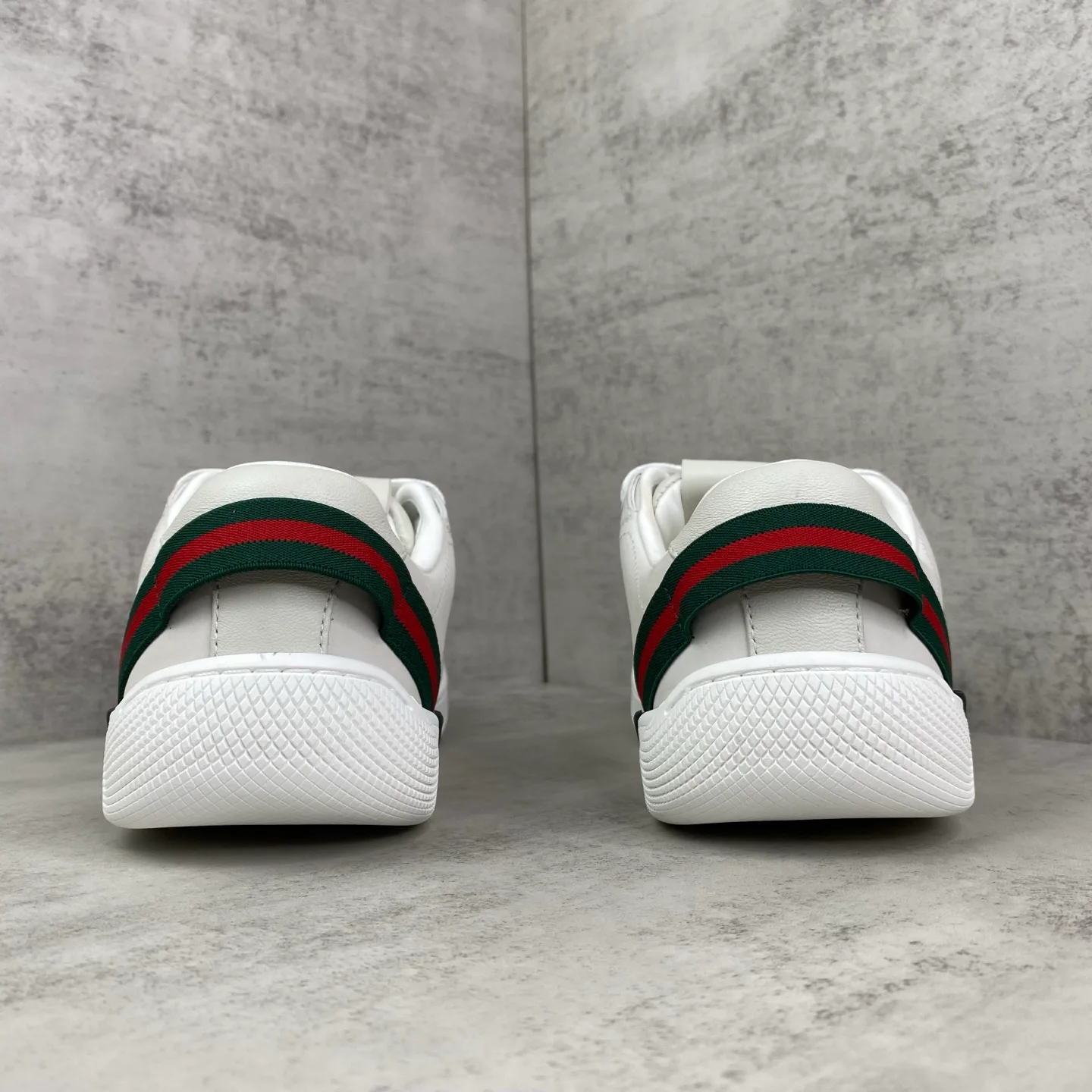 Кроссовки Женские Gucci 18437399