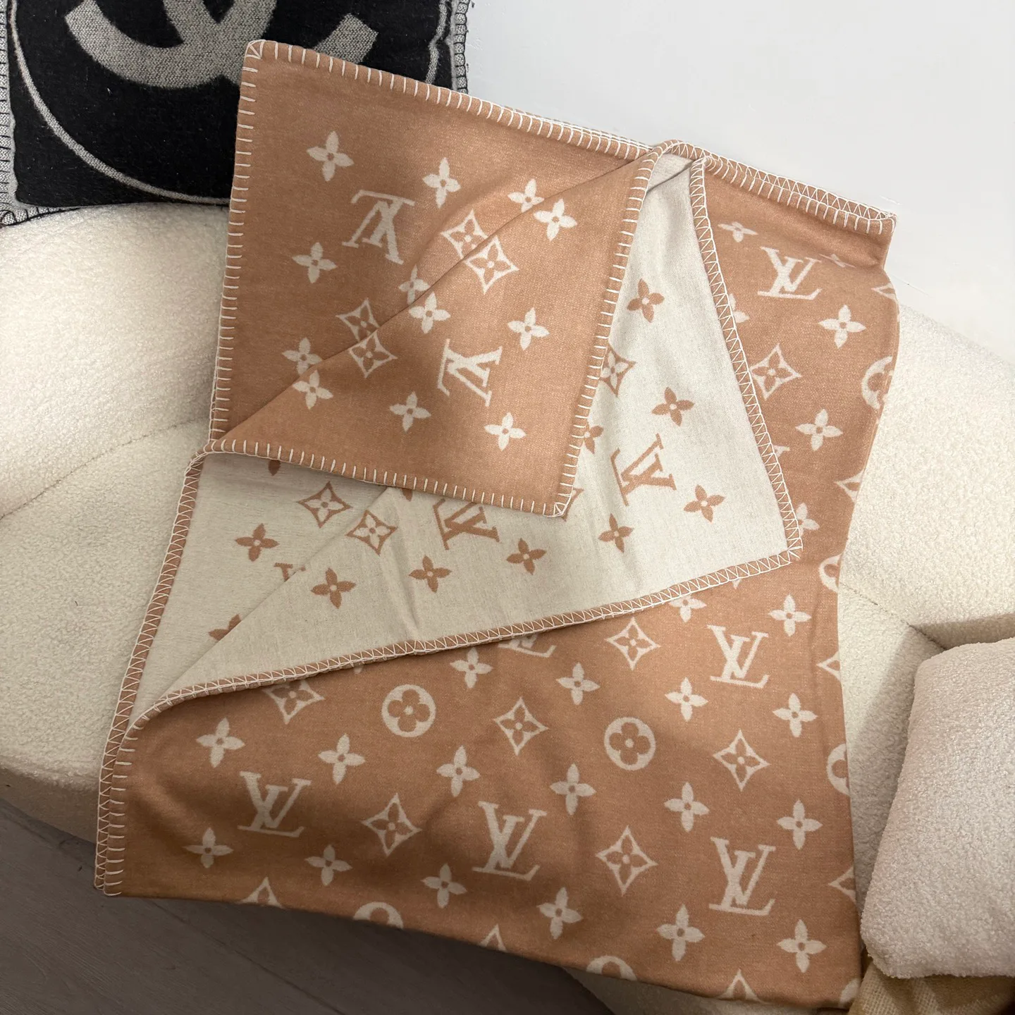 Текстиль Louis Vuitton 18141146