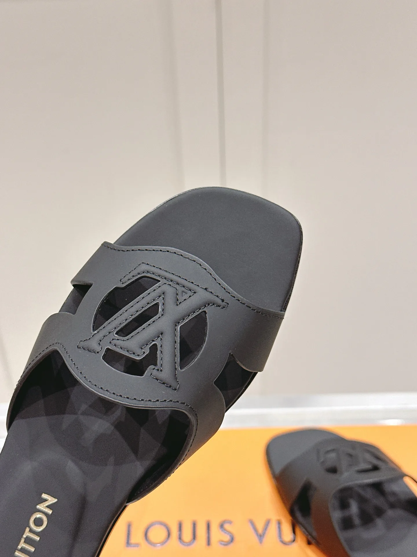 Шлепанцы Женские Louis Vuitton 35762