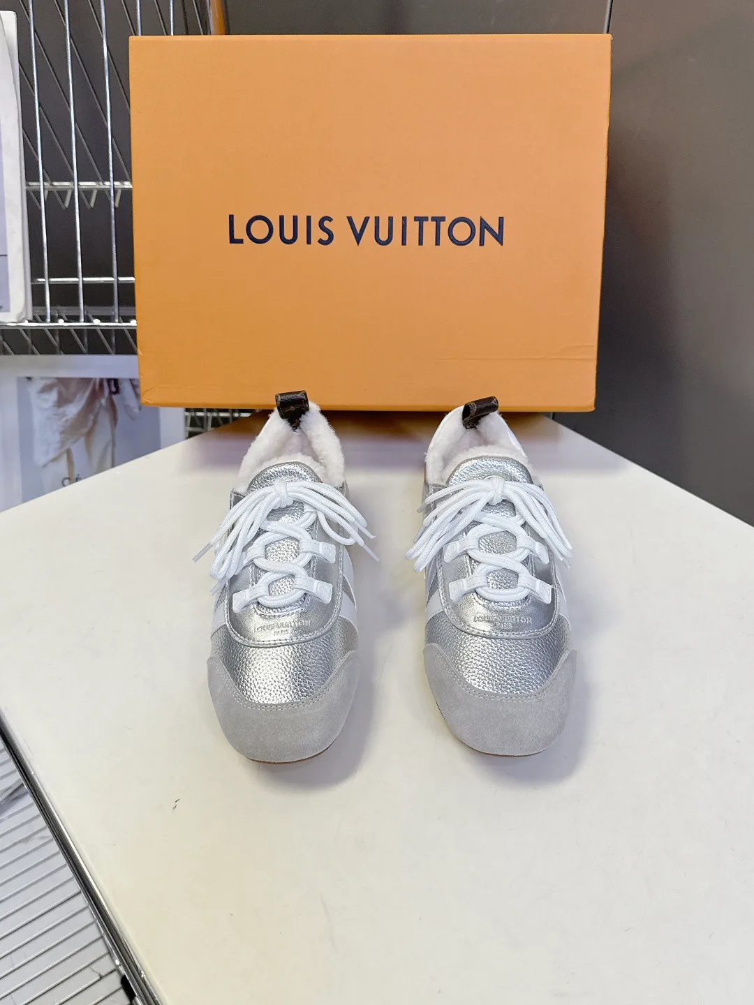 Кроссовки Женские Louis Vuitton 19499929