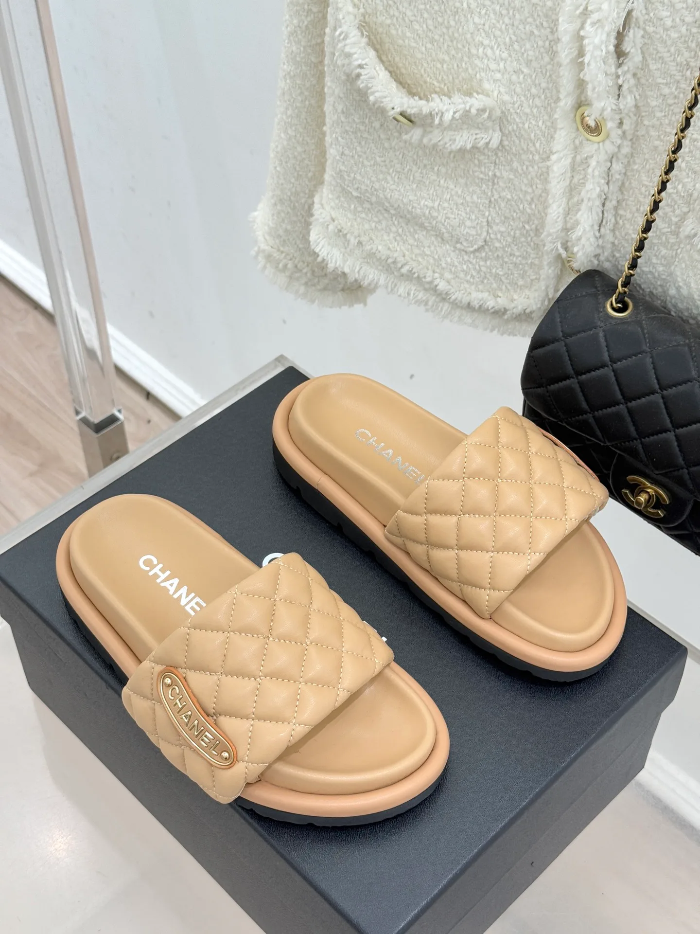 Шлепанцы Женские Chanel 11167410