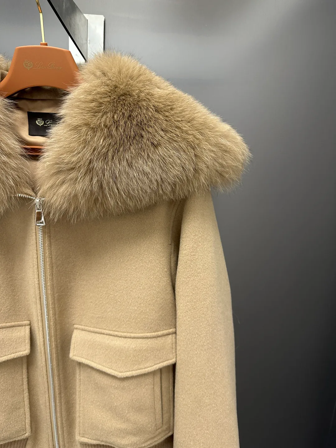 Куртки И Пуховики Женские Loro Piana 18226699