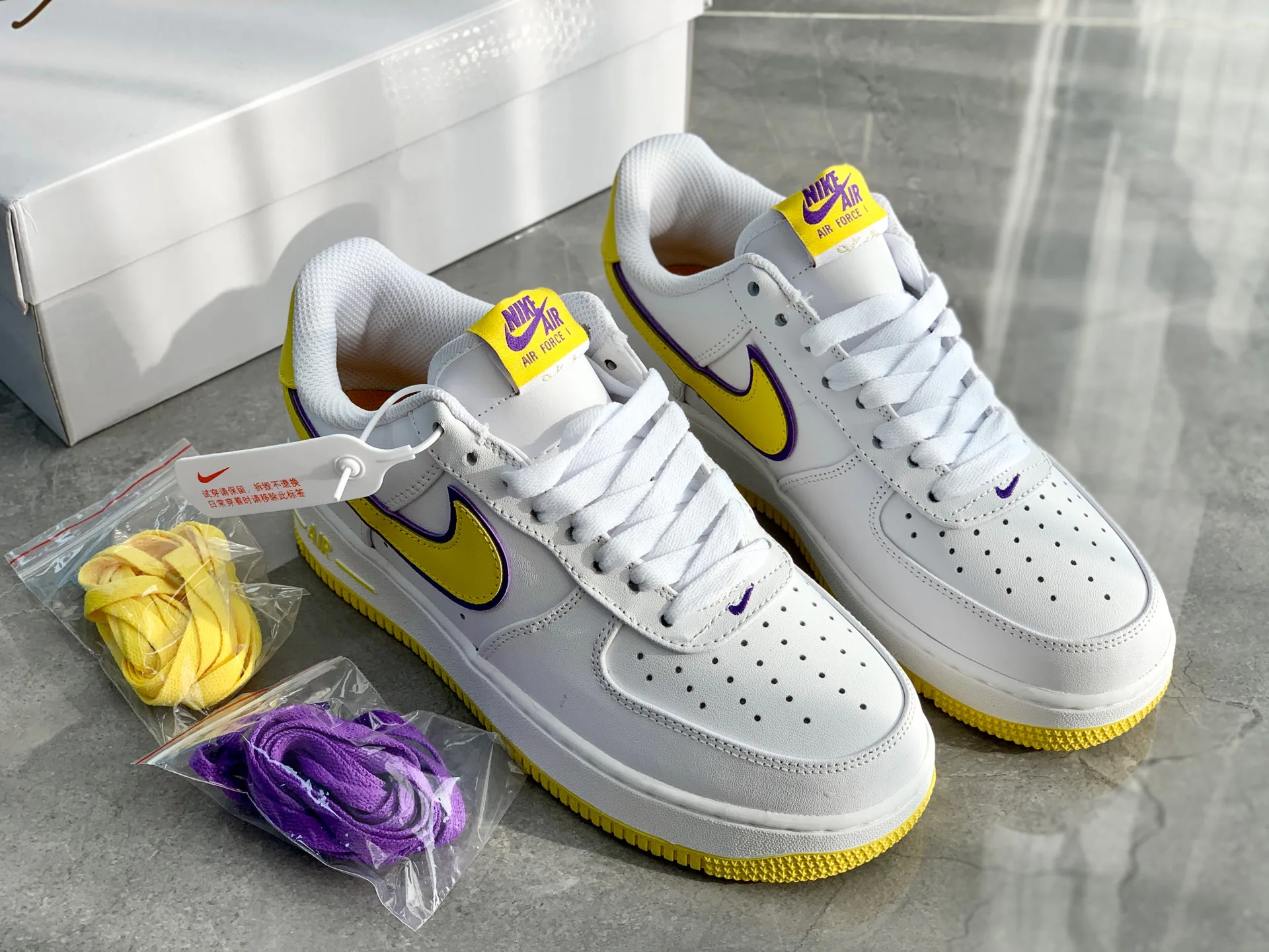 Кроссовки Женские Nike 2048