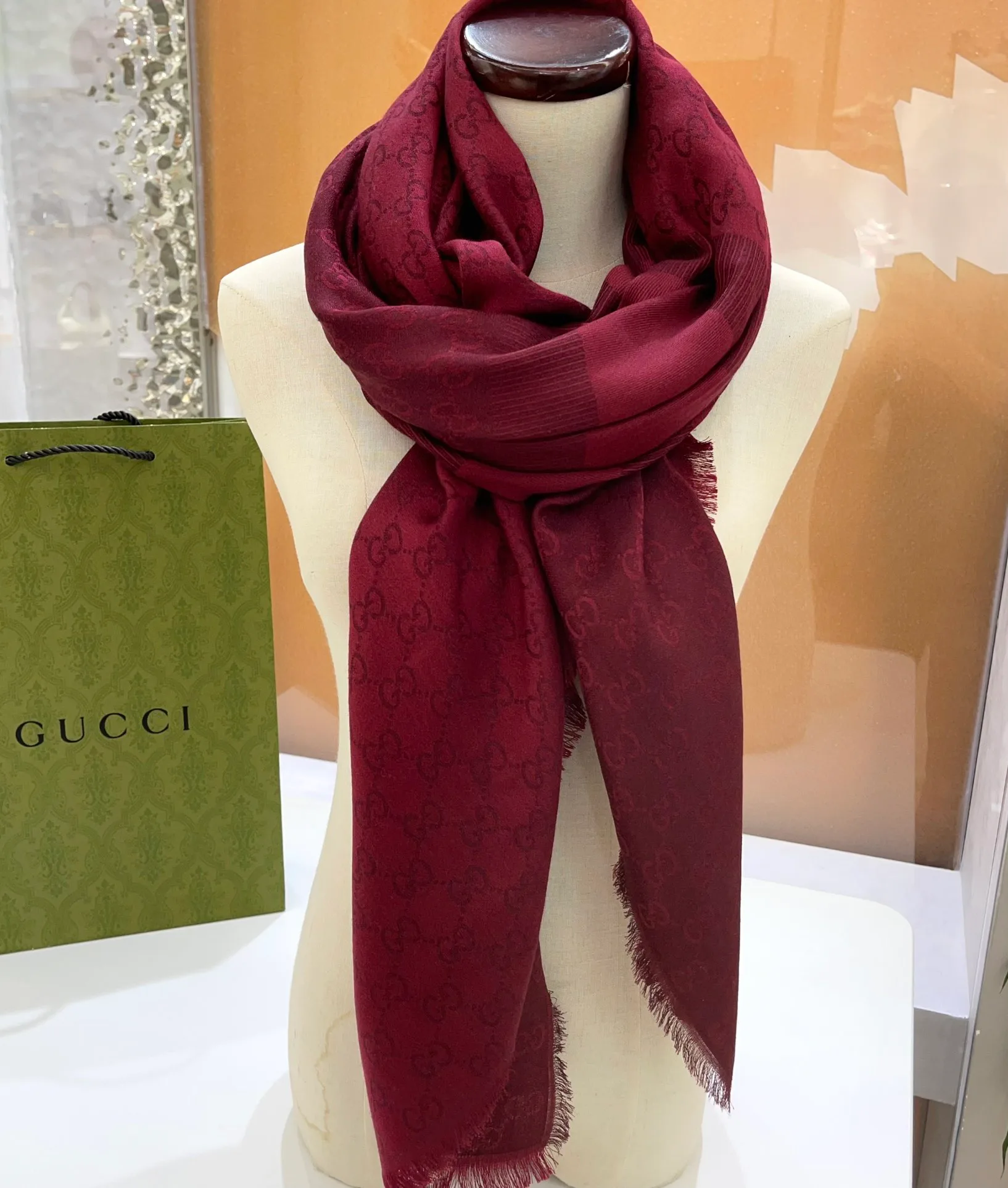 Шарфы Gucci 2536170