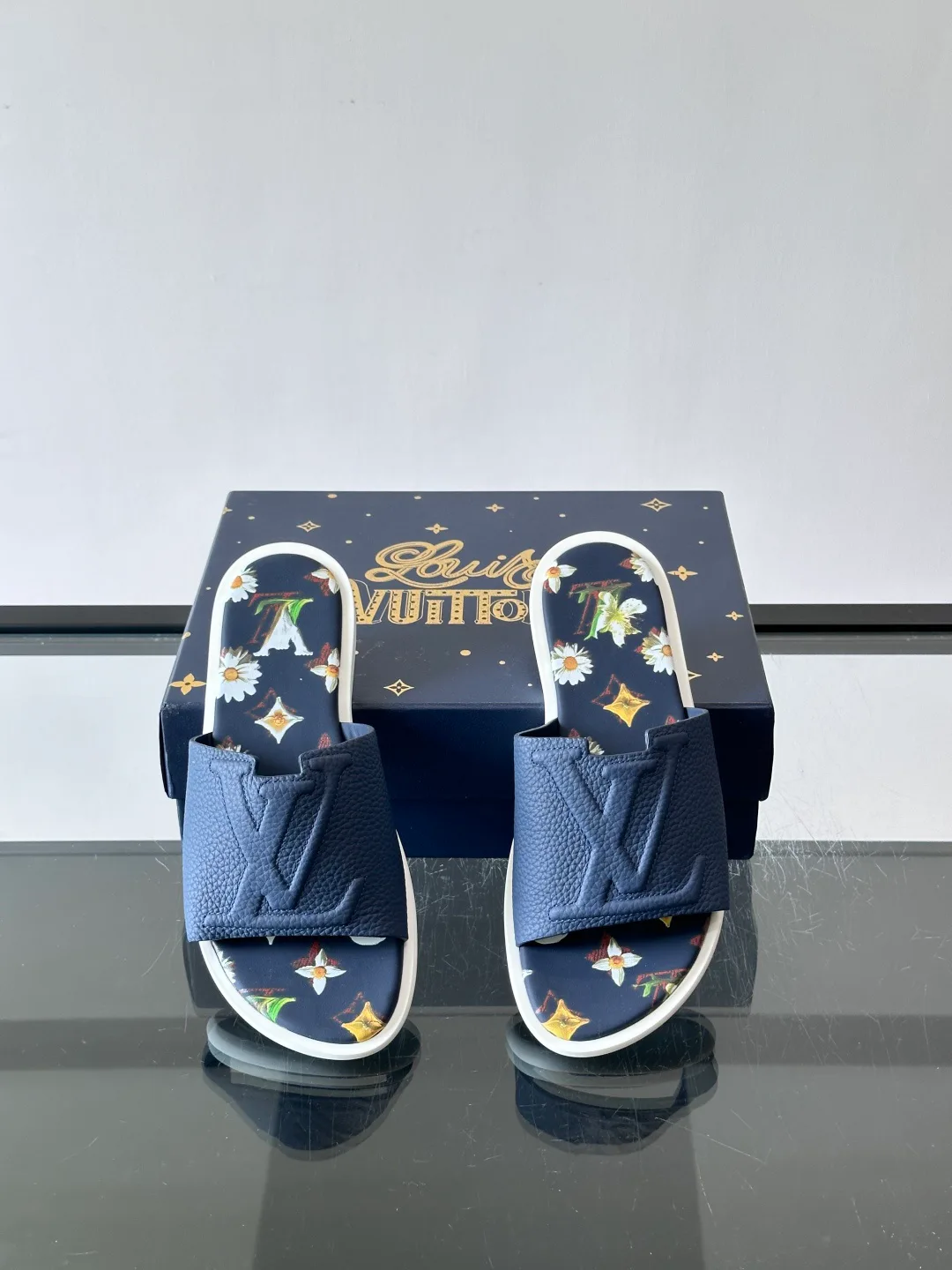 Шлепанцы Женские Louis Vuitton 17162802