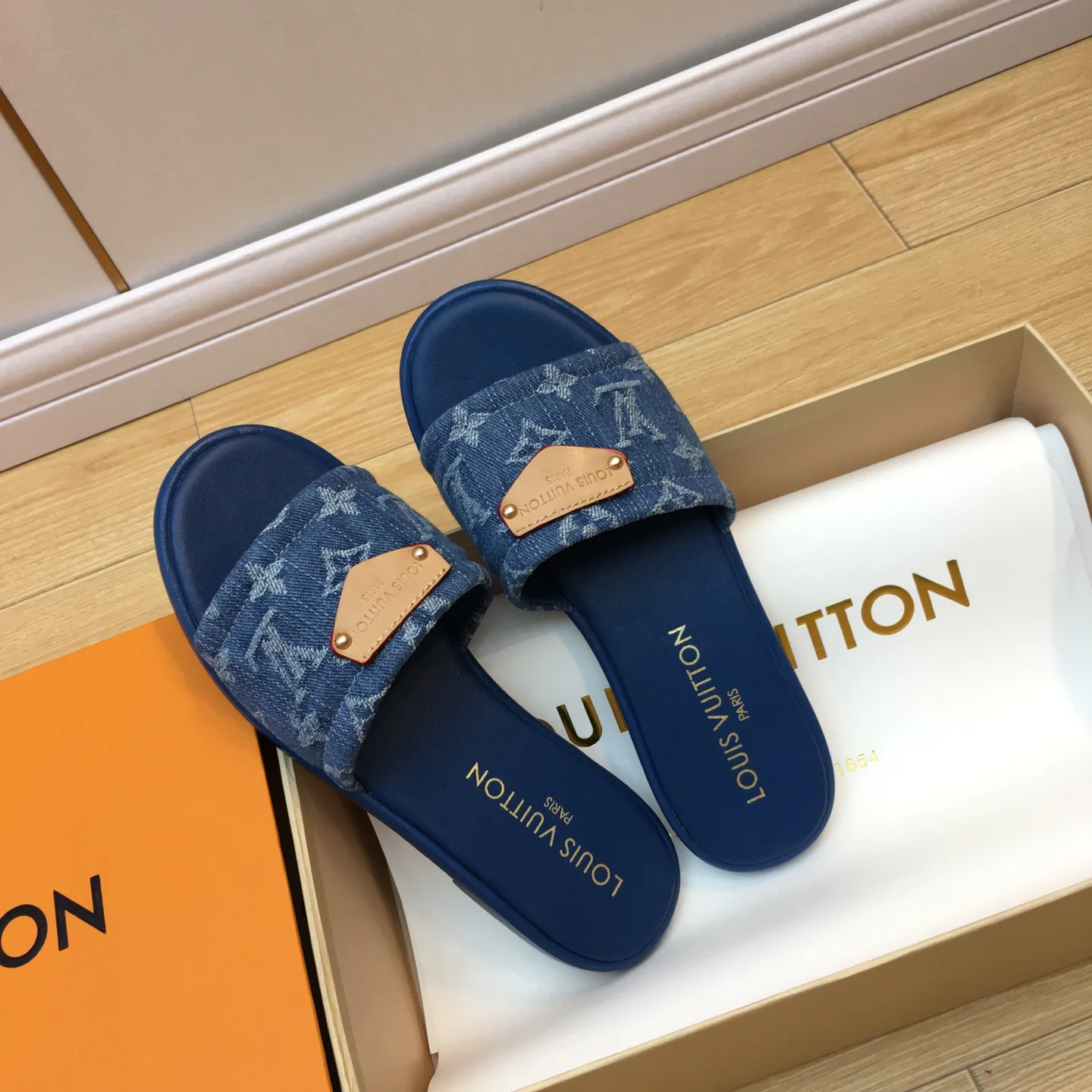 Шлепанцы Женские Louis Vuitton 35656