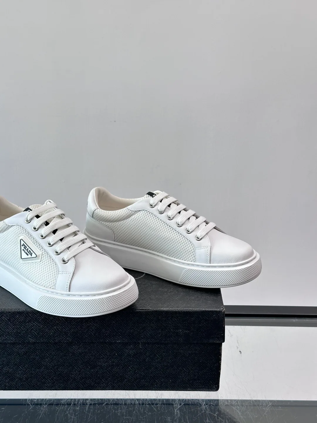Кроссовки Женские Prada 17608036