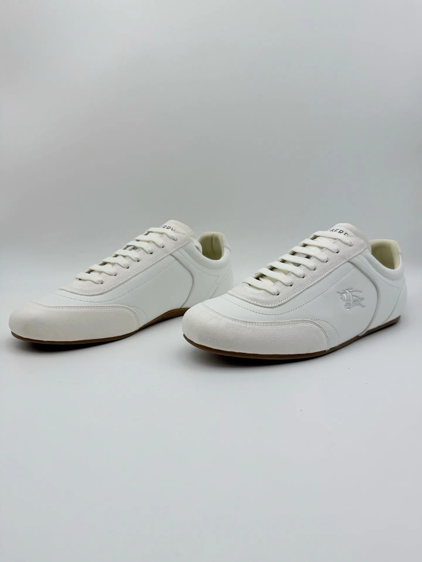 Кроссовки Женские Burberry 18589209