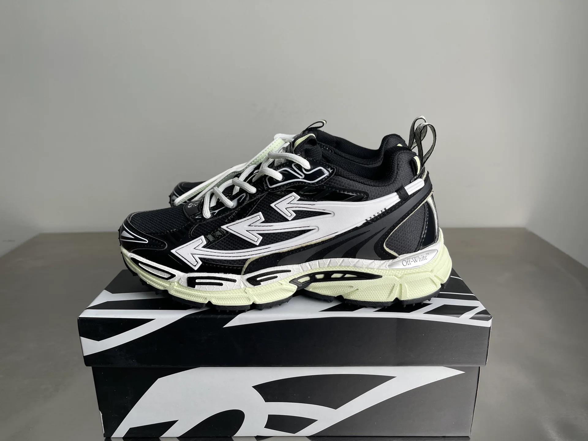 Кроссовки Женские Off-White 5058324