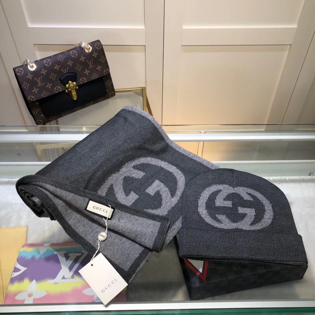 Шарфы Gucci 823954
